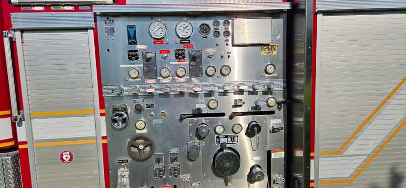 1999 E-One International Pumper — photo 8