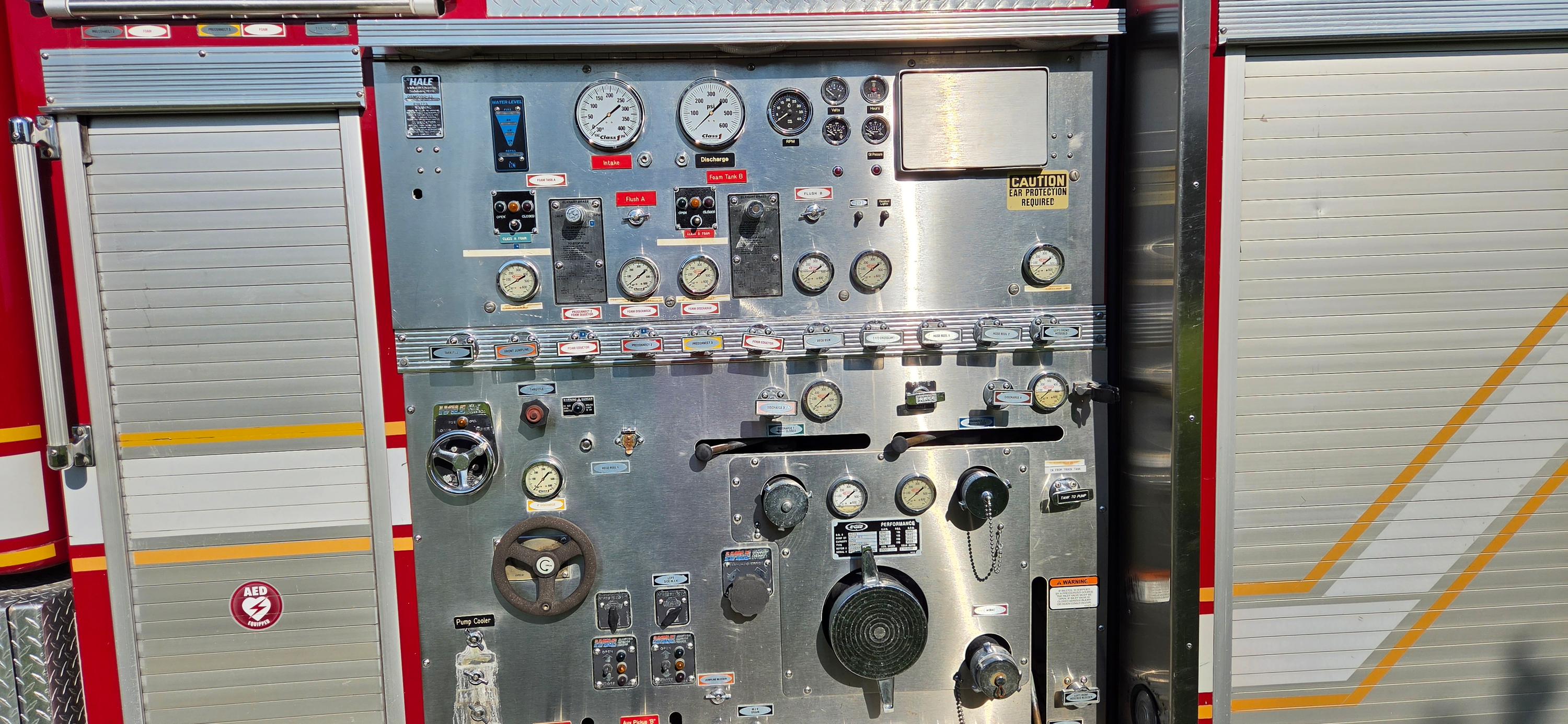 1999 E-One International Pumper - image 8