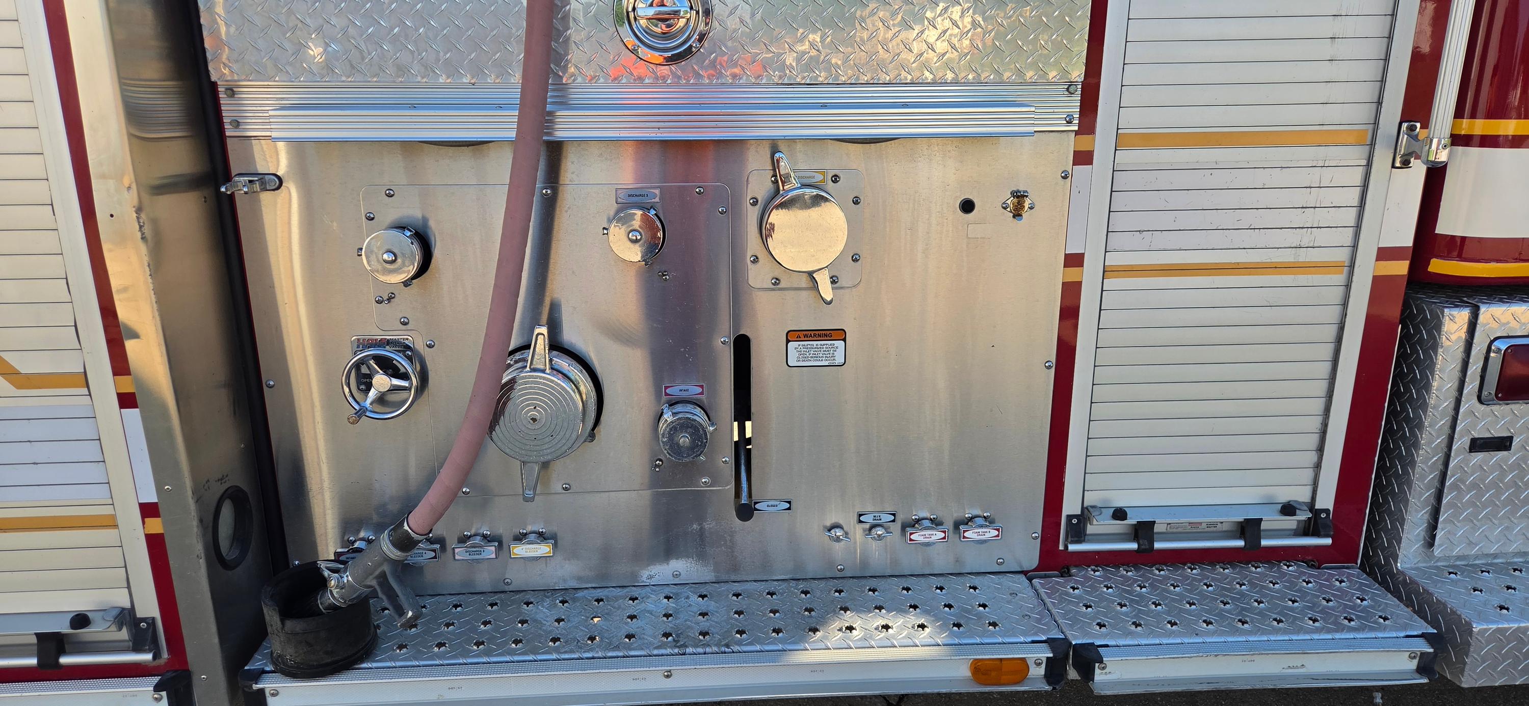 1999 E-One International Pumper - image 3