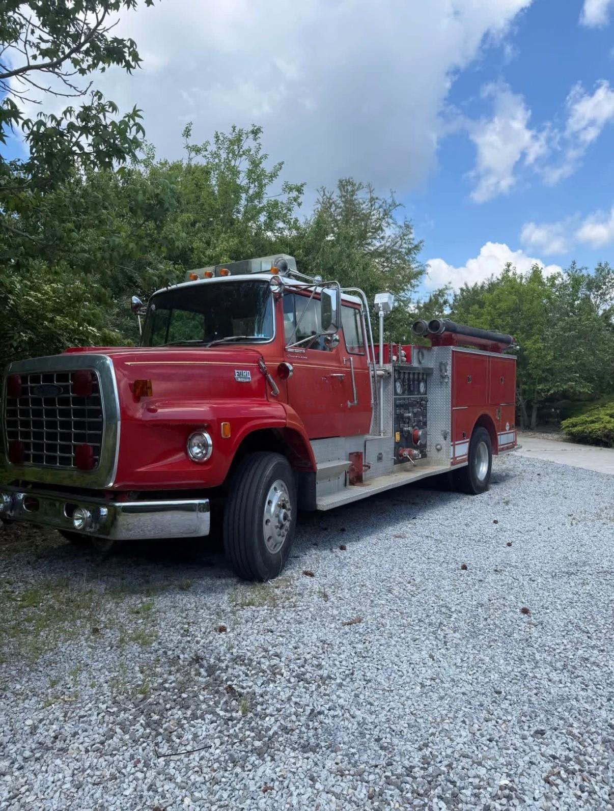 1977 Ford Pierce 4x4 Pumper - image 4