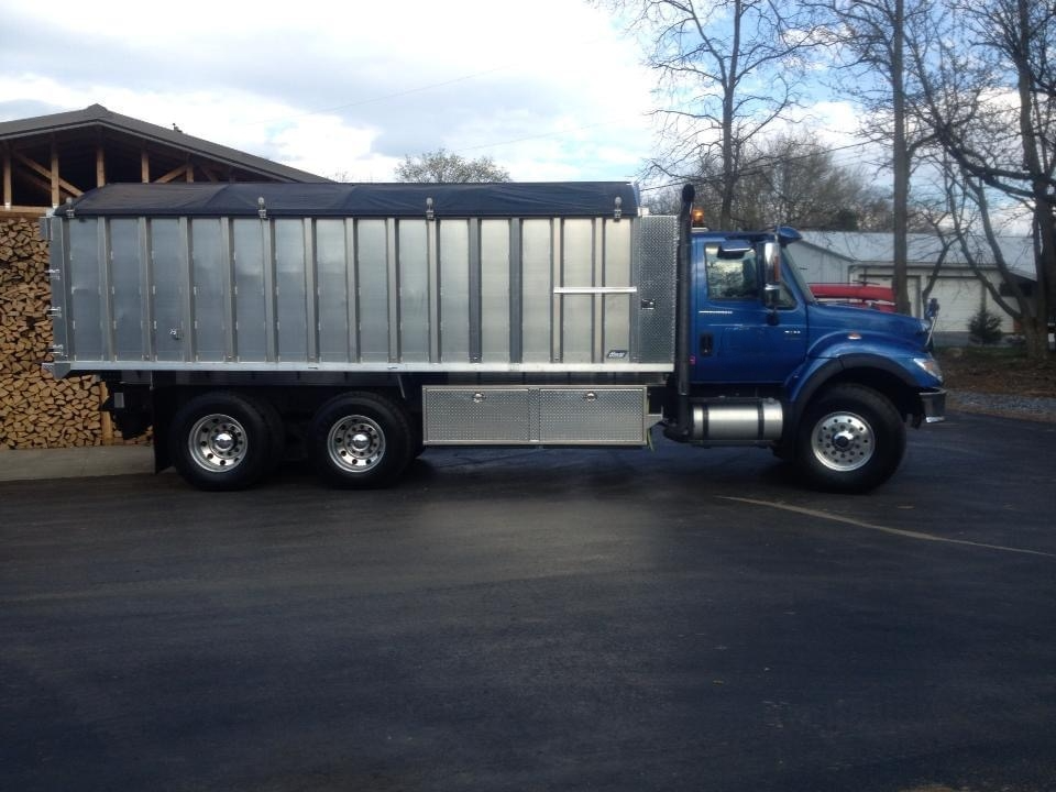 2007 International 7400 Dump Truck - image 4