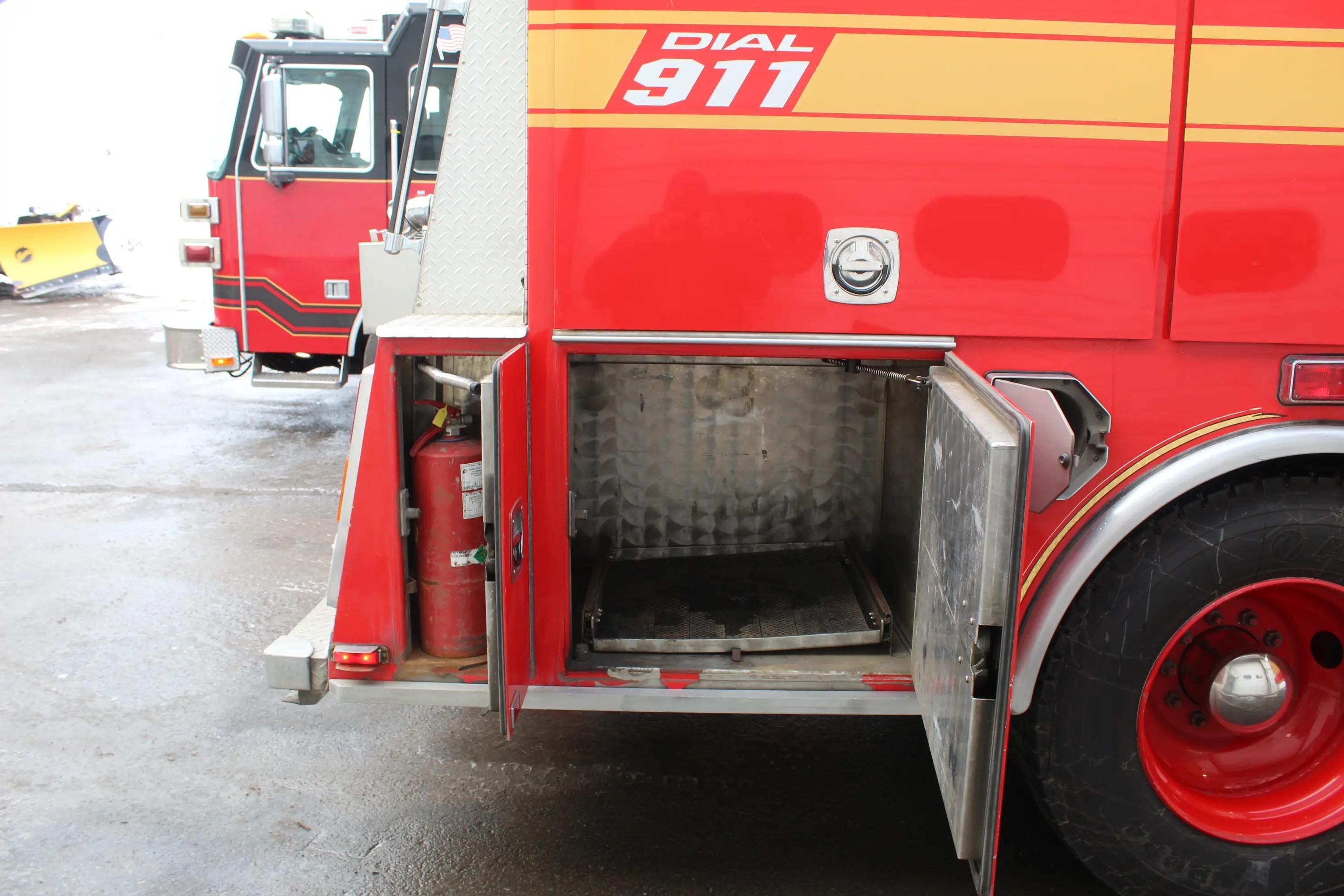 1992 New Lexington Peterbilt Pumper Tanker - image 8