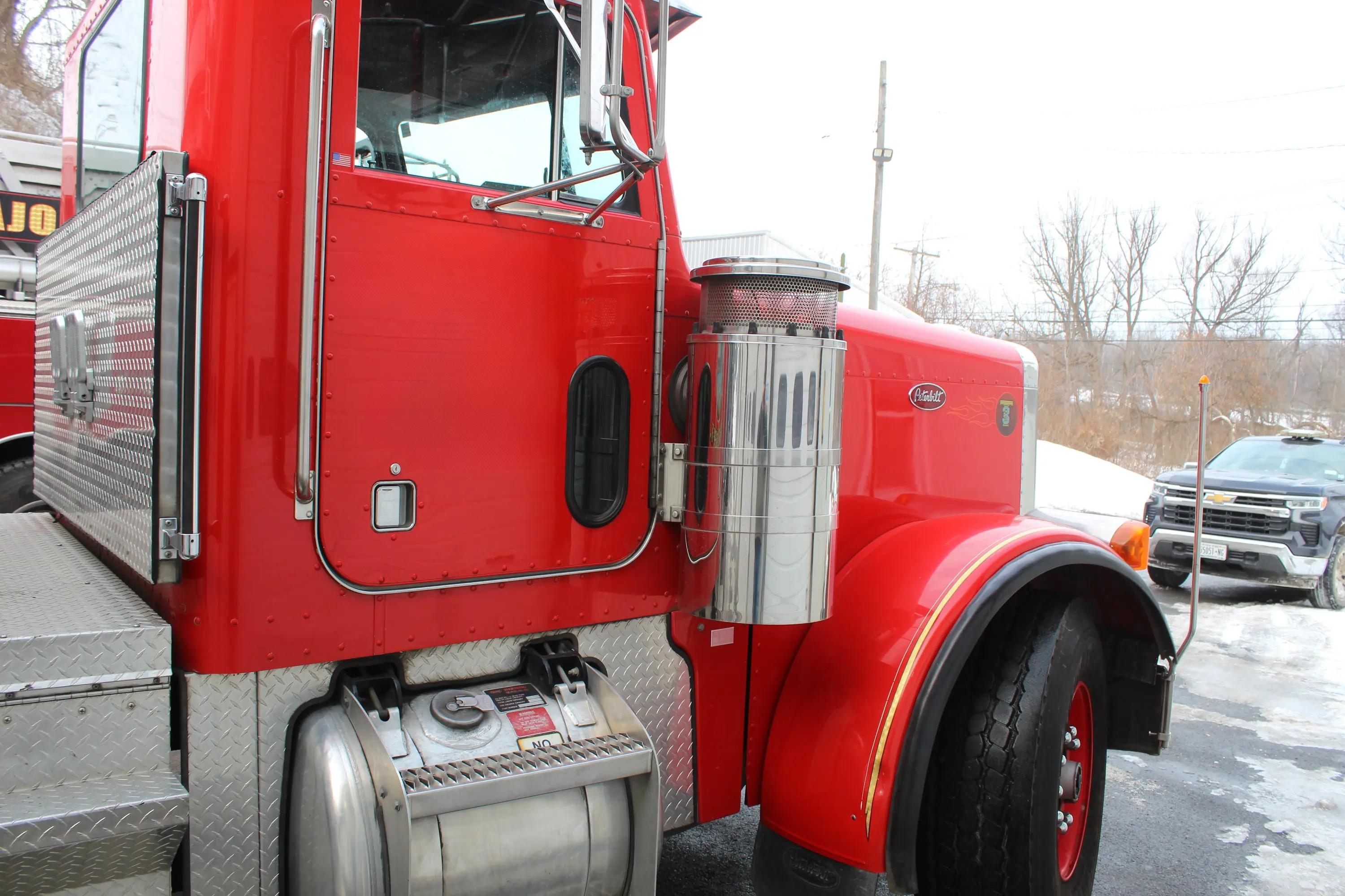 1992 New Lexington Peterbilt Pumper Tanker - image 9