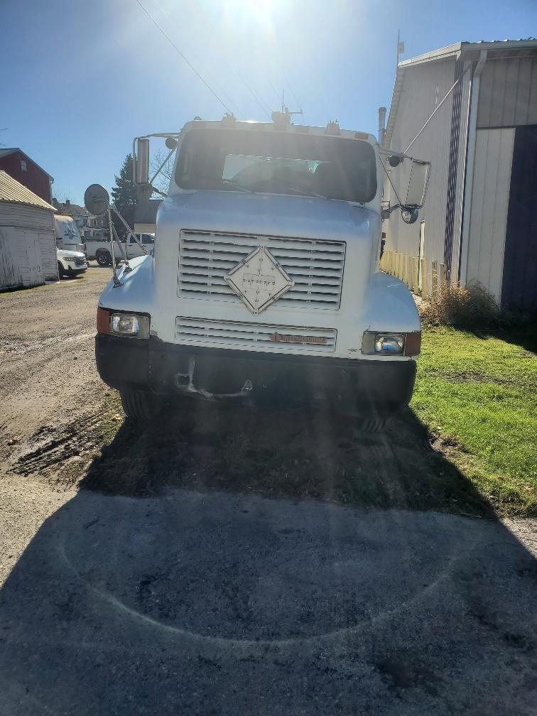 1990 International Lely Septic - image 2