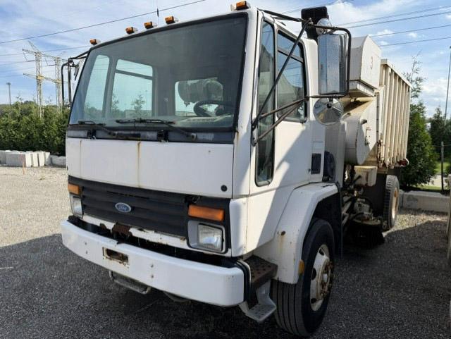 1994 Ford Vacall Industrial Vacuum - image 2