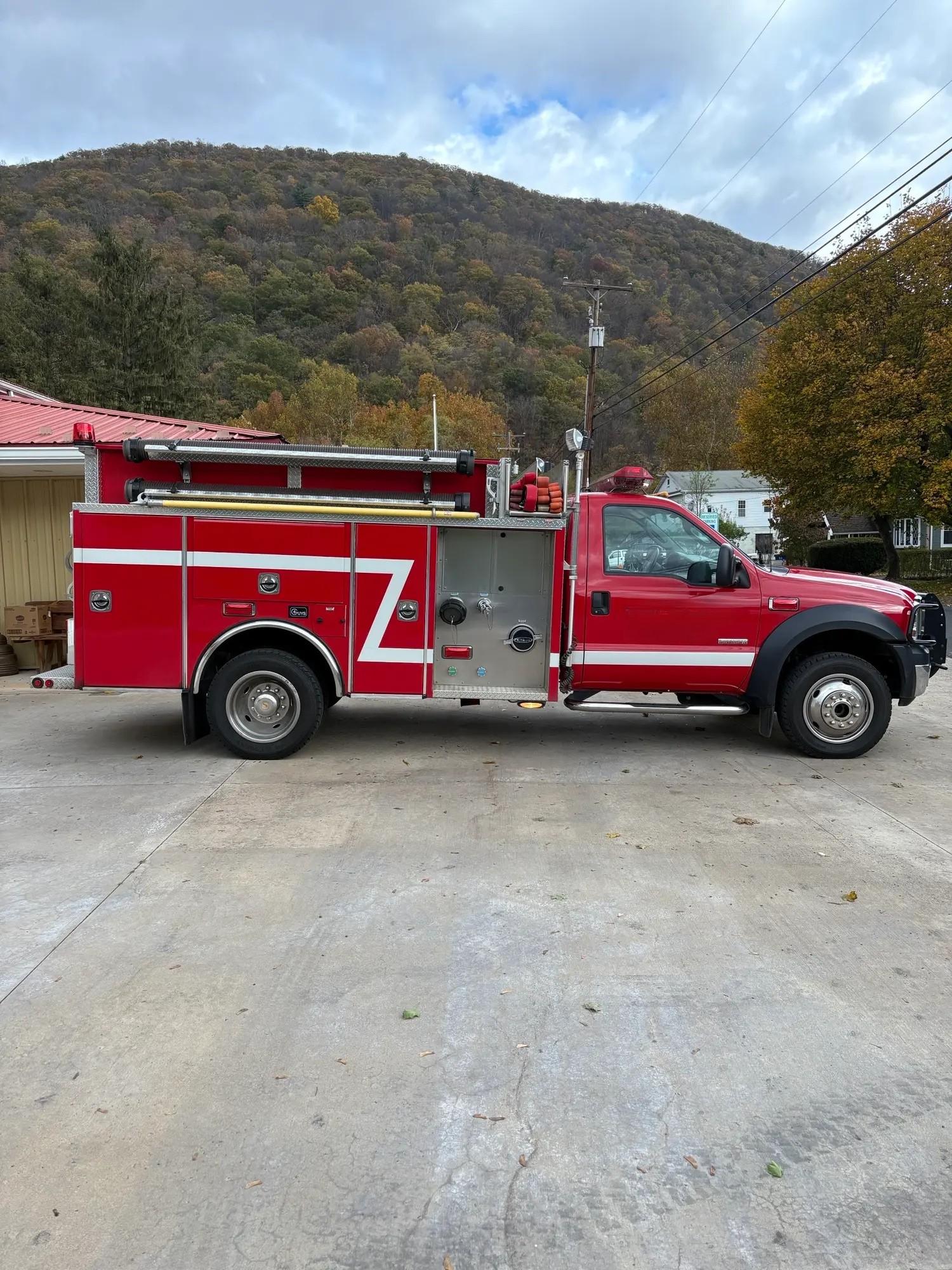 2005 4 Guys Ford Mini Pumper - image 3