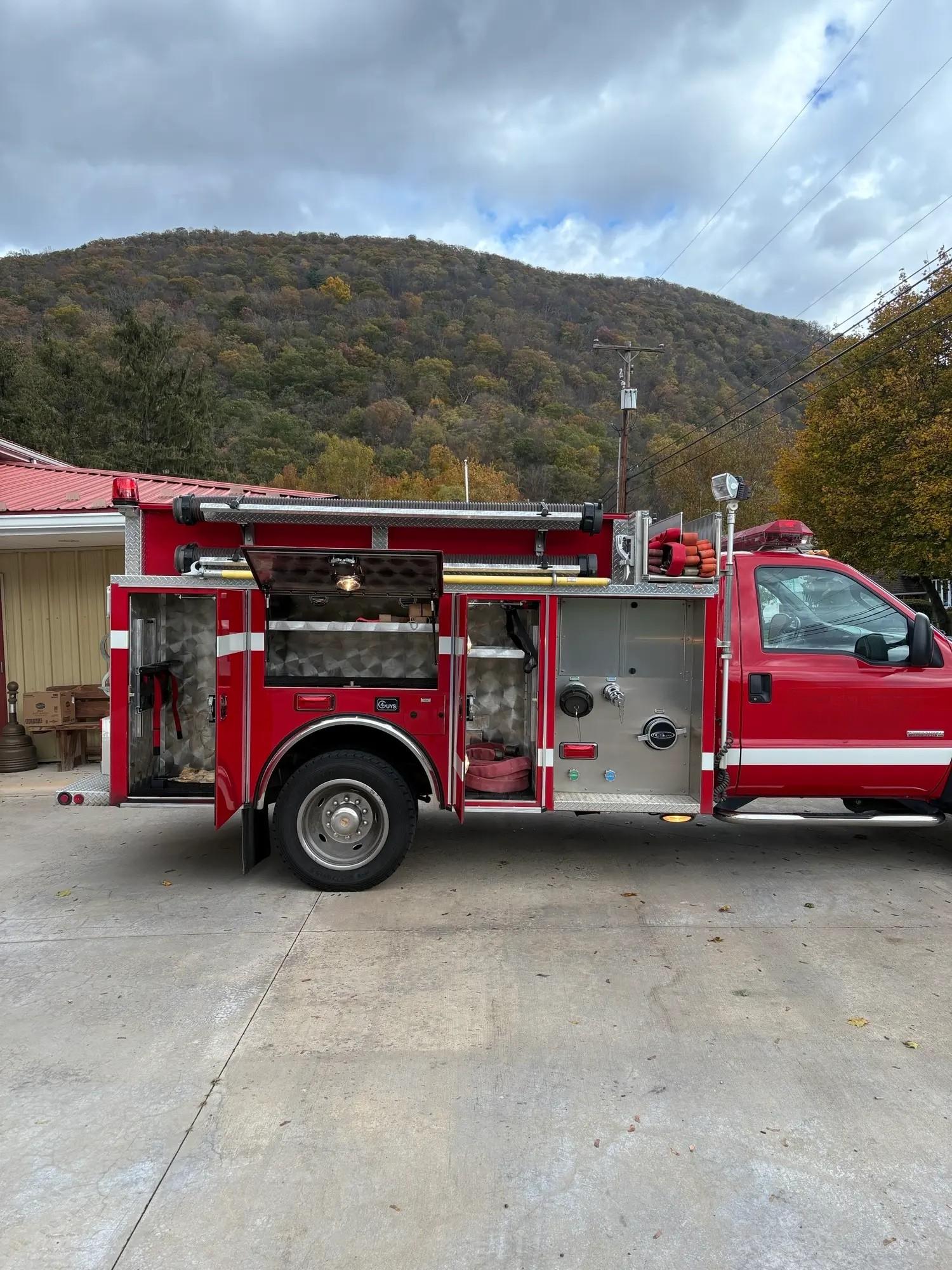2005 4 Guys Ford Mini Pumper - image 7