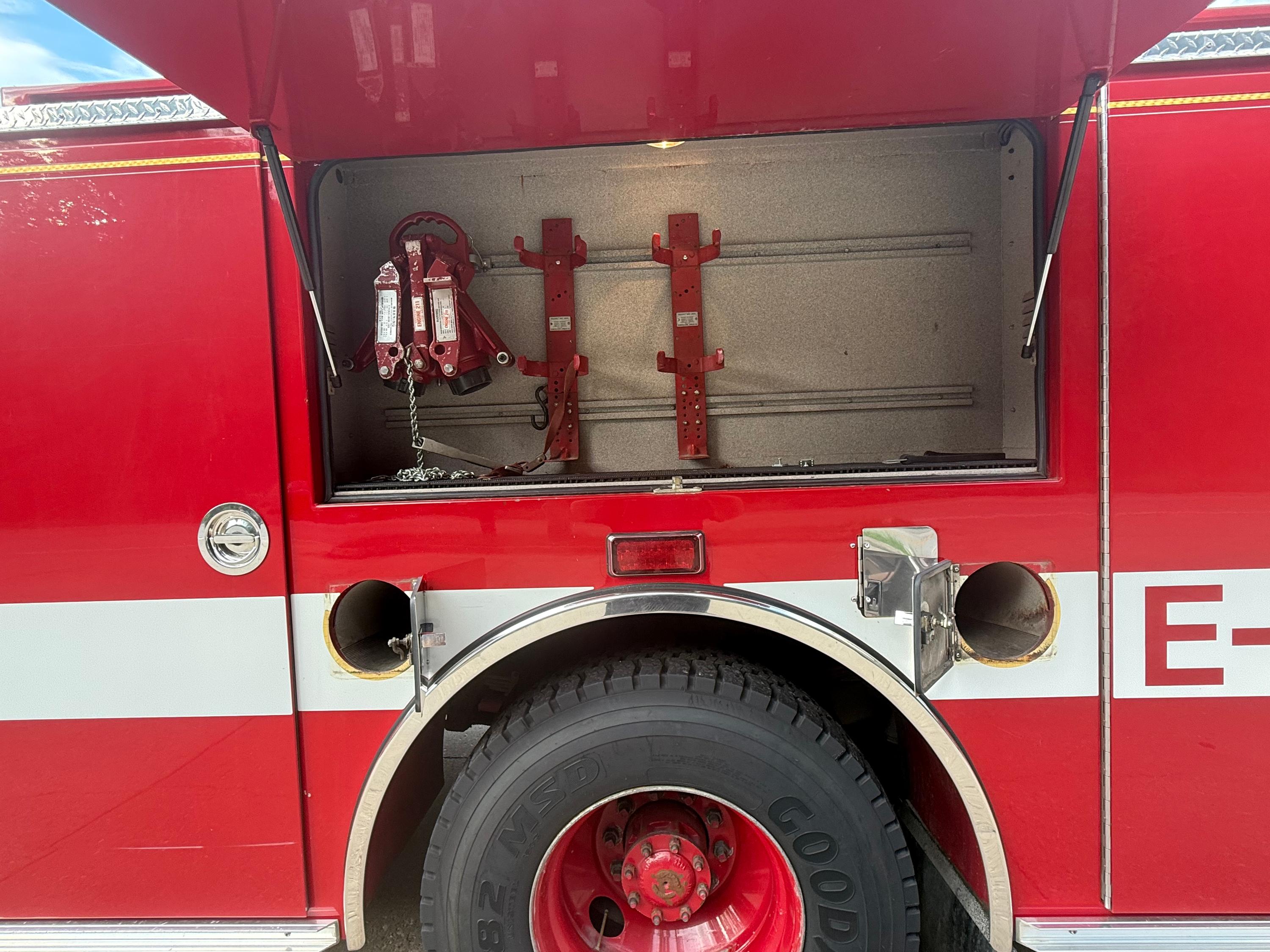 1995 Pierce Saber Pumper - image 10