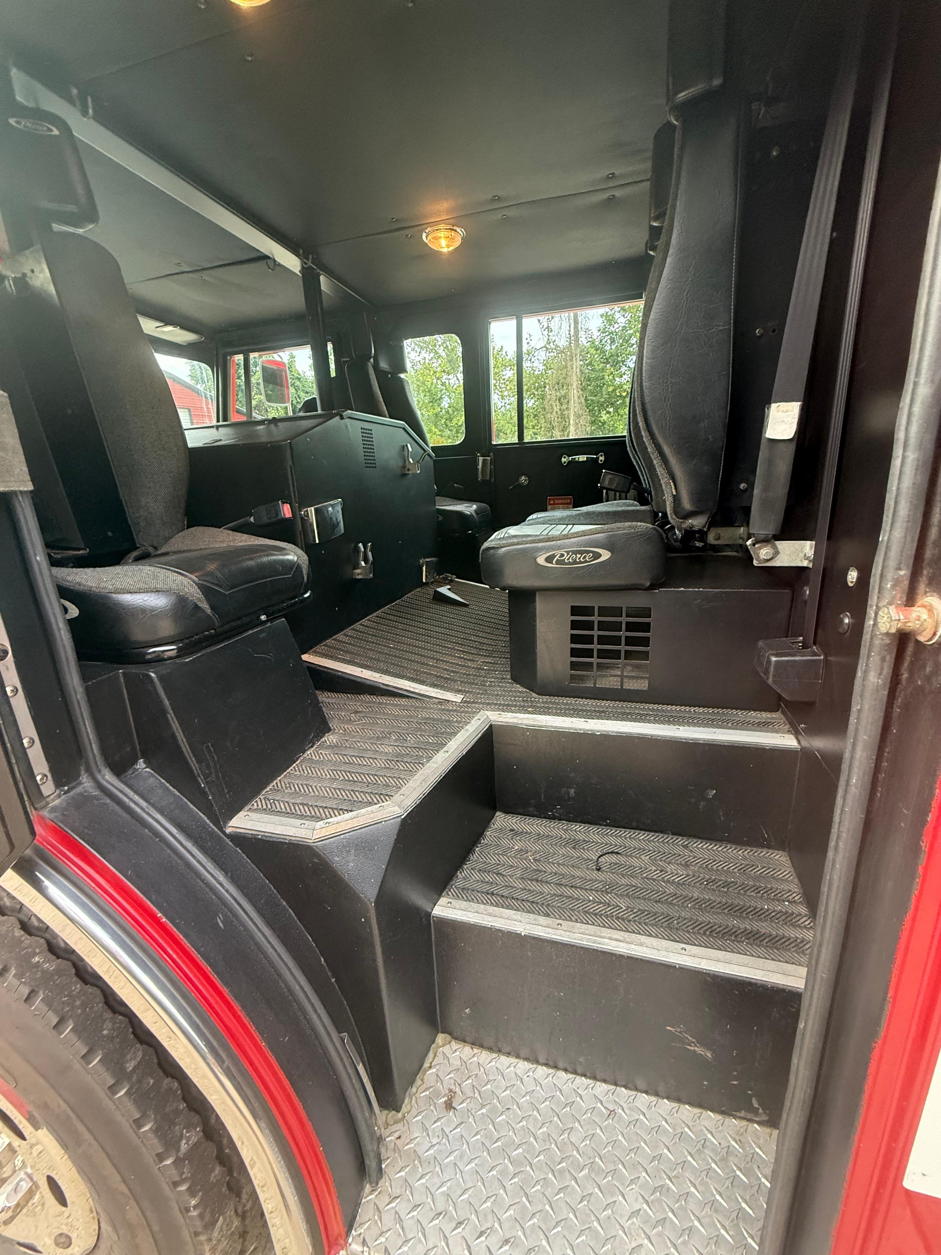 1995 Pierce Saber Pumper - image 6