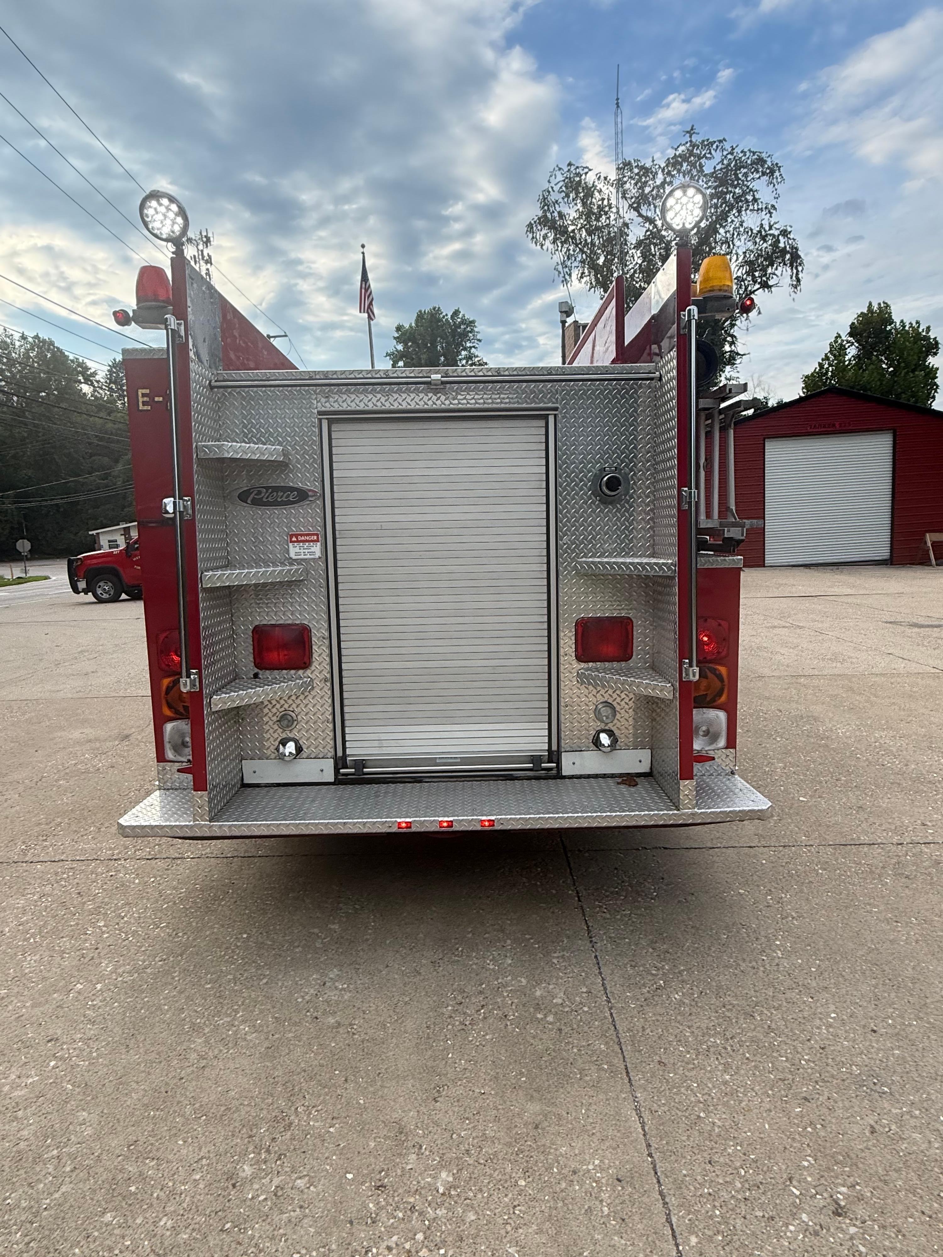 1995 Pierce Saber Pumper - image 4
