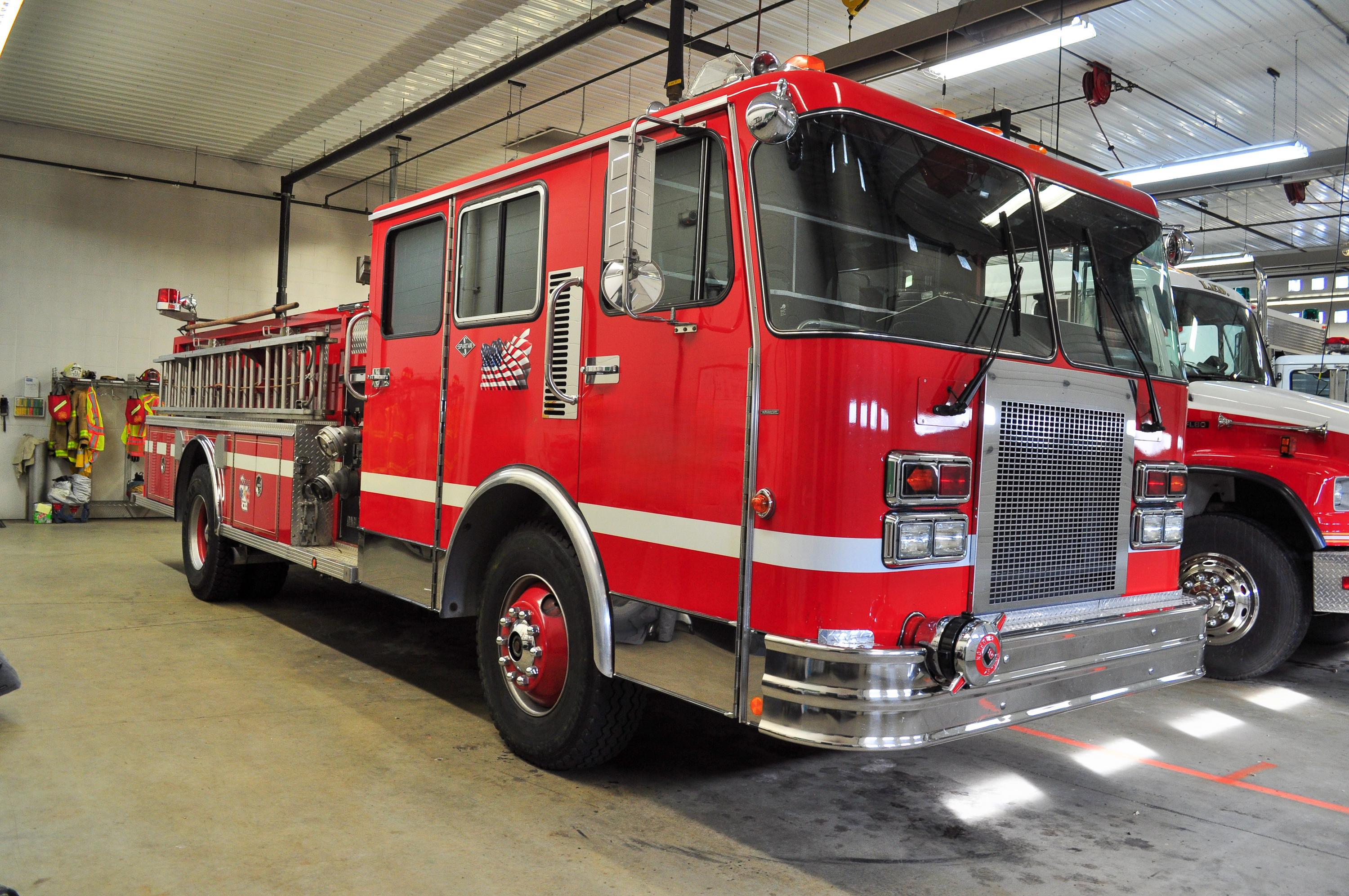 1989 Spartan Gladiator Pumper - image 2