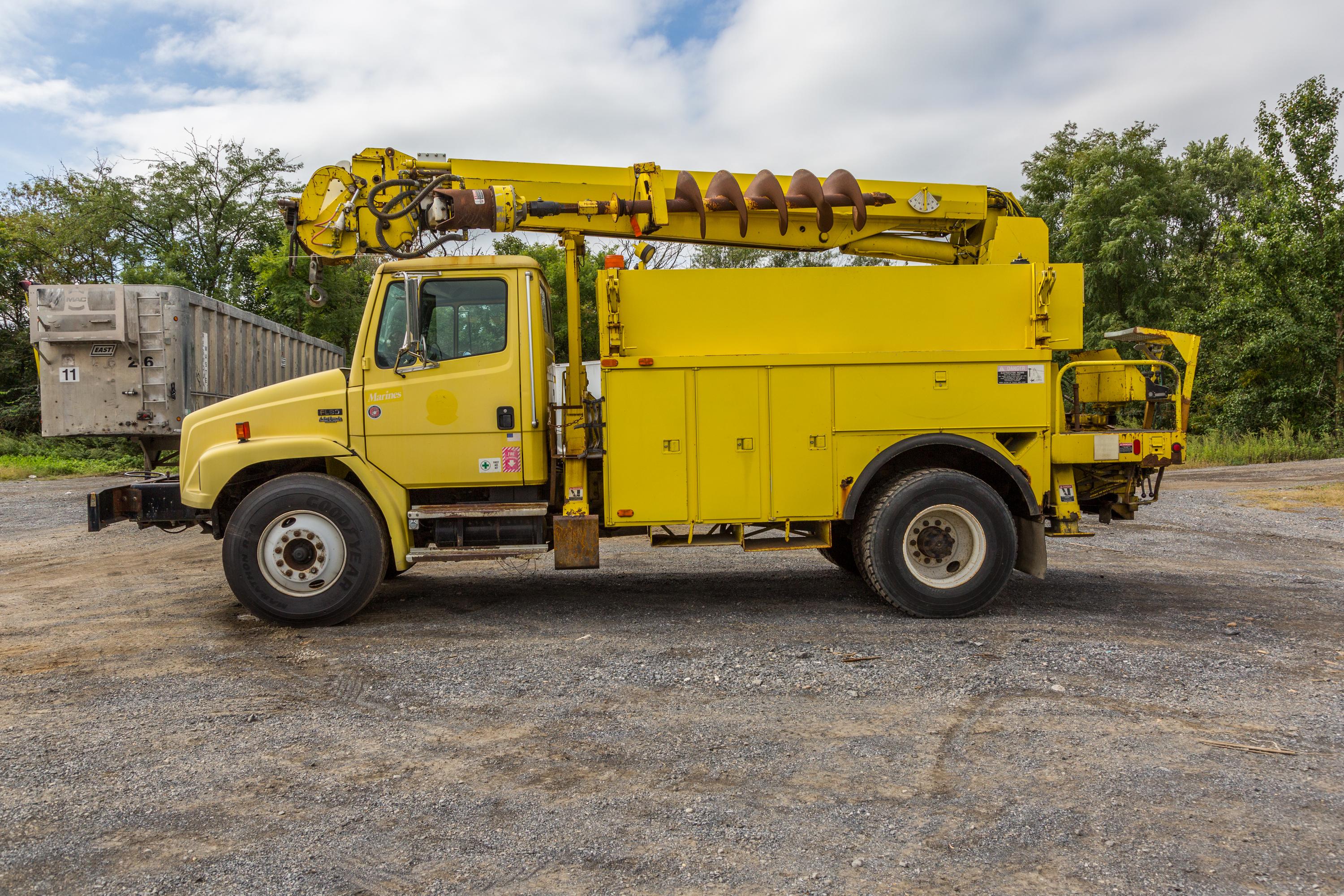 1999 Digger Derrick Truck - image 13