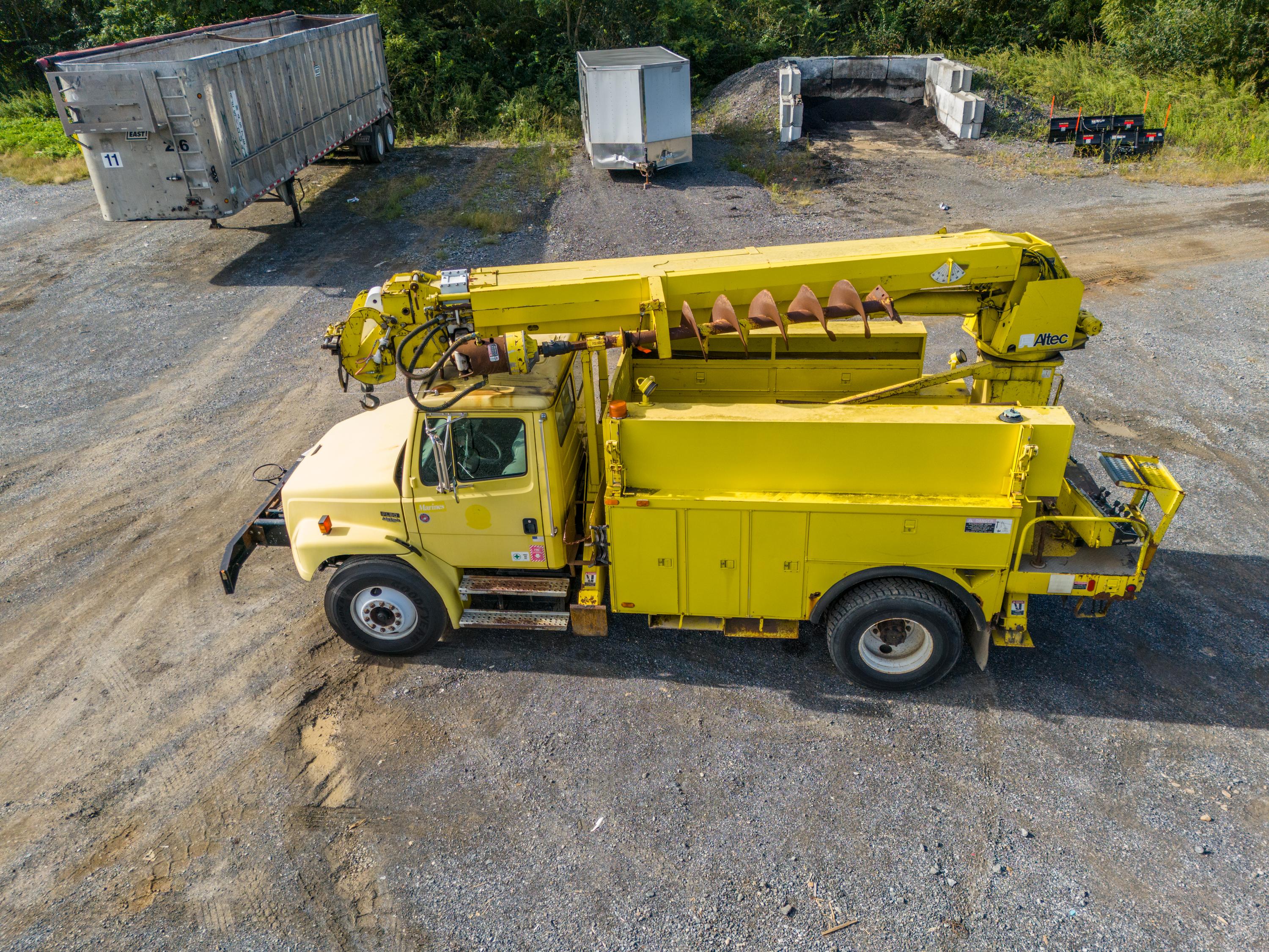 1999 Digger Derrick Truck - image 21