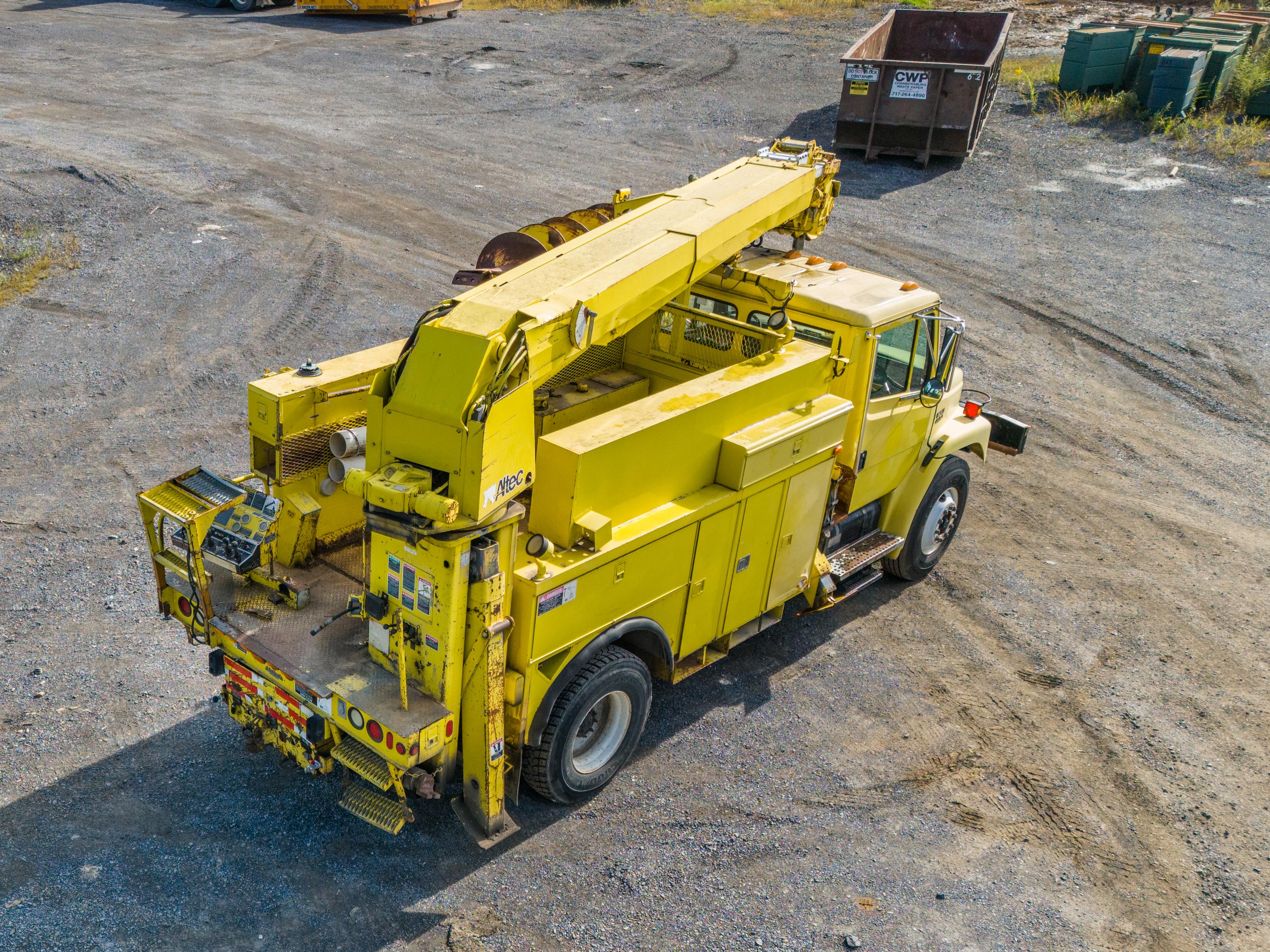 1999 Digger Derrick Truck - image 27