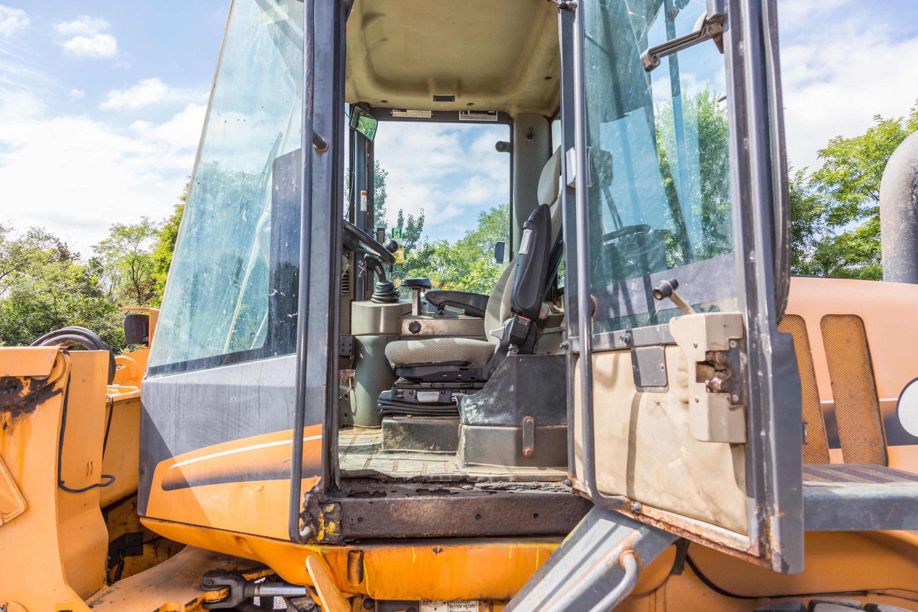 2005 CASE 621D wheel loader - image 24