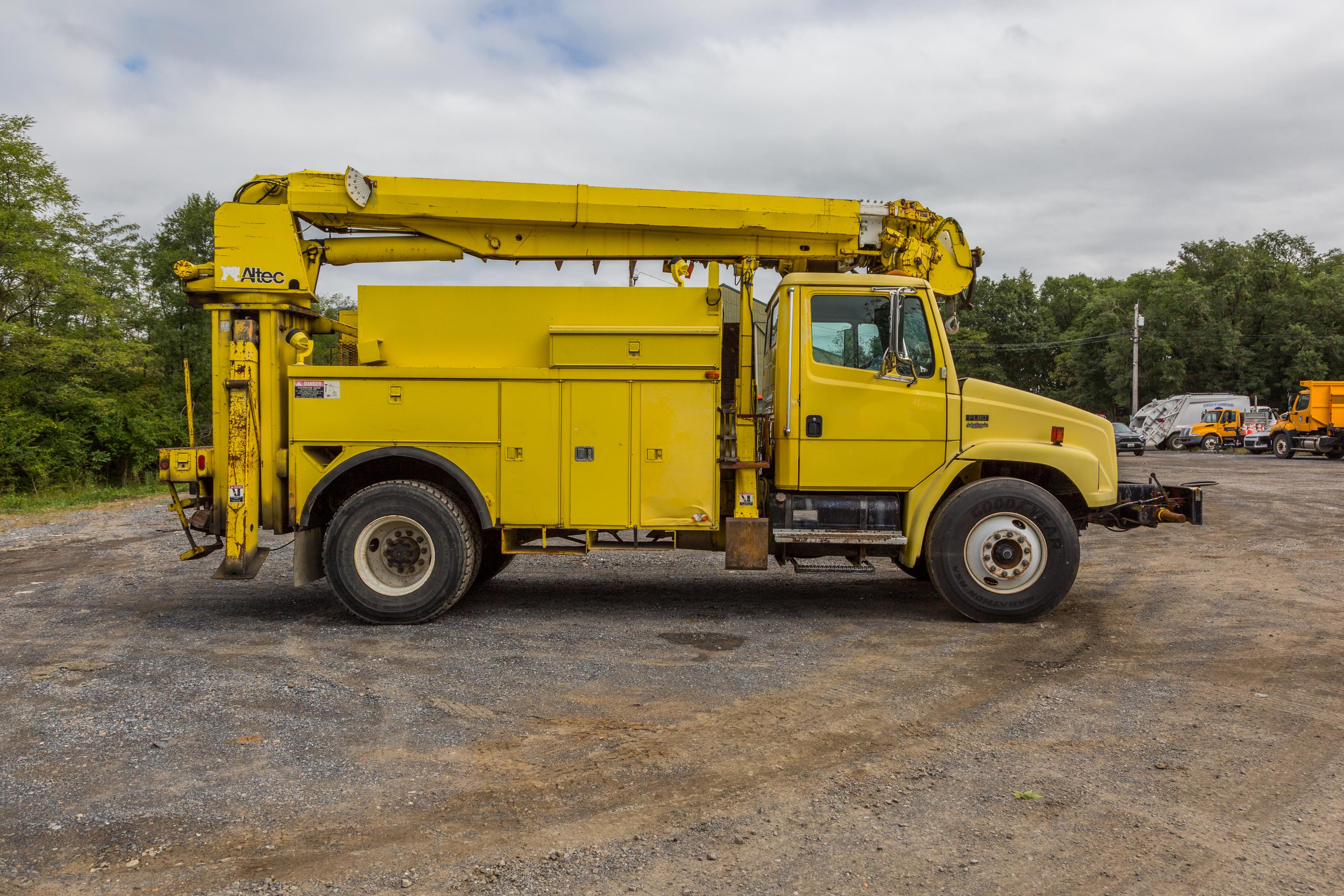 1999 Digger Derrick Truck - image 14