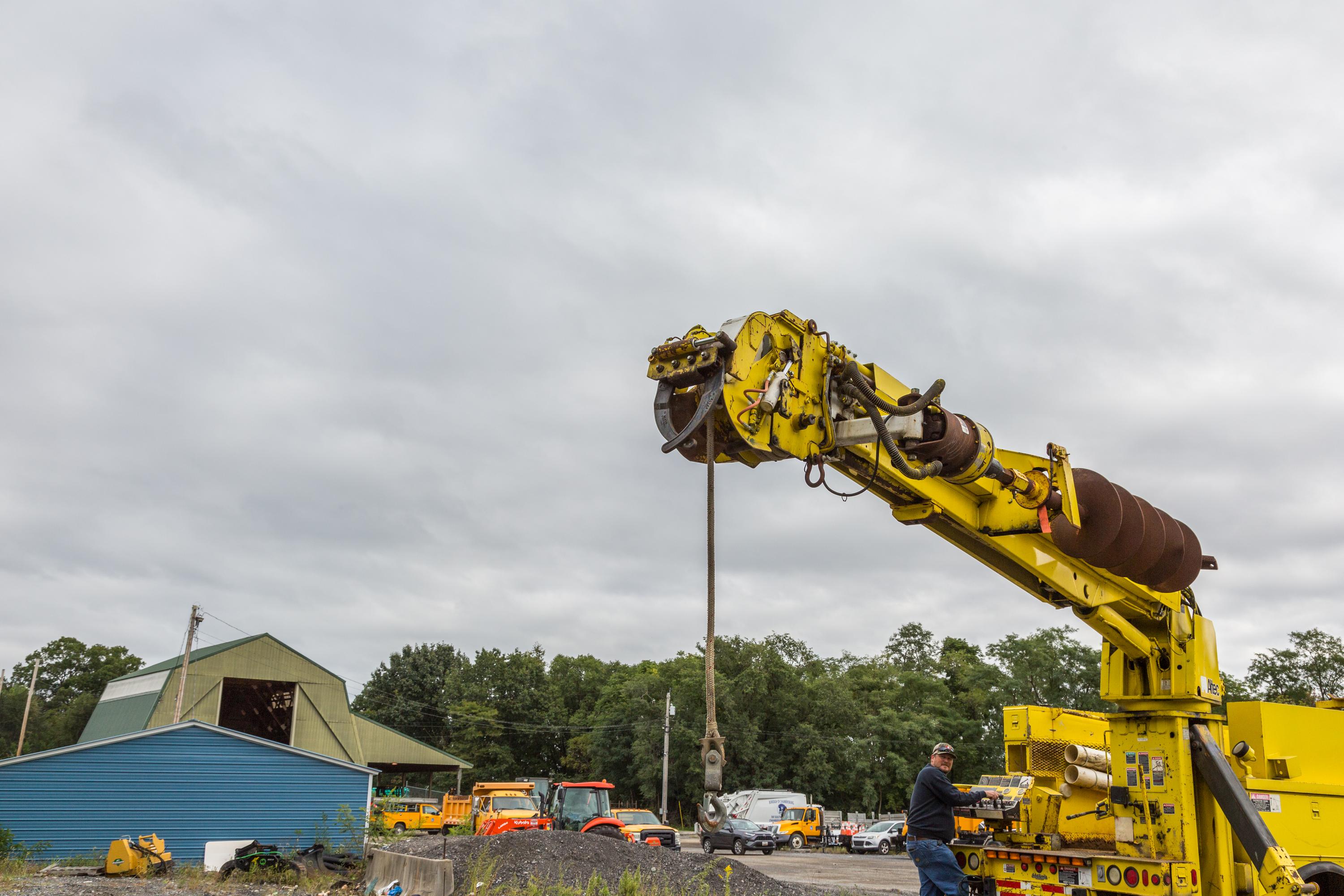 1999 Digger Derrick Truck - image 25