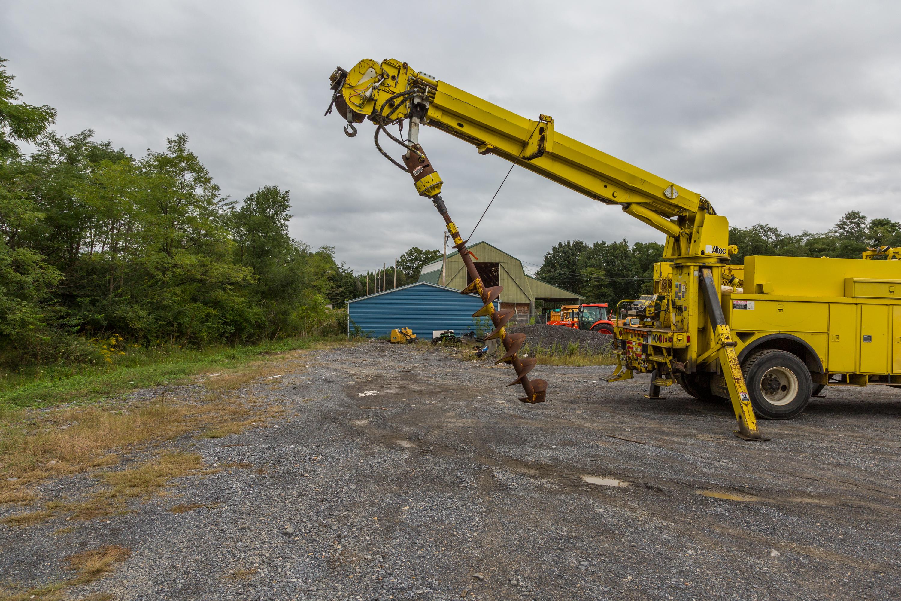 1999 Digger Derrick Truck - image 18