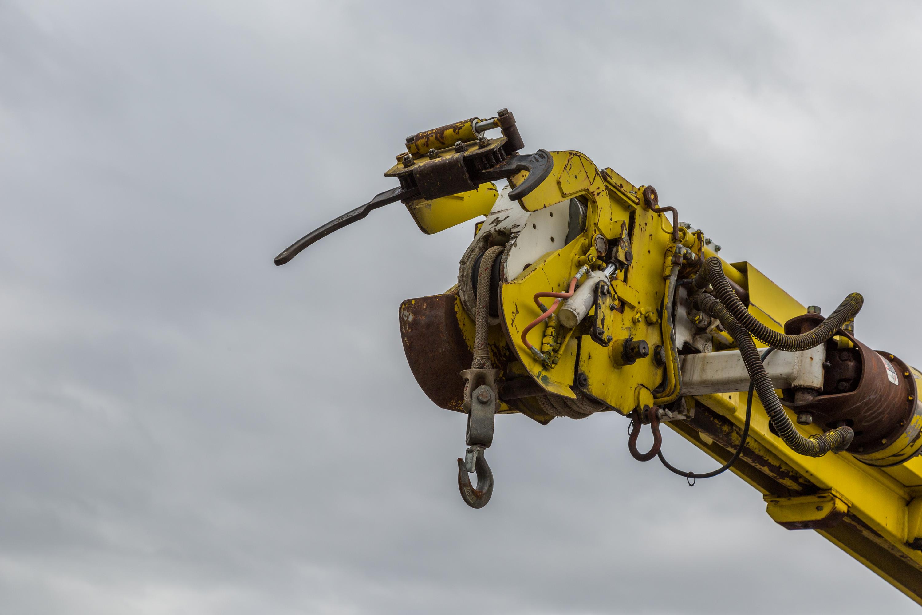 1999 Digger Derrick Truck - image 78