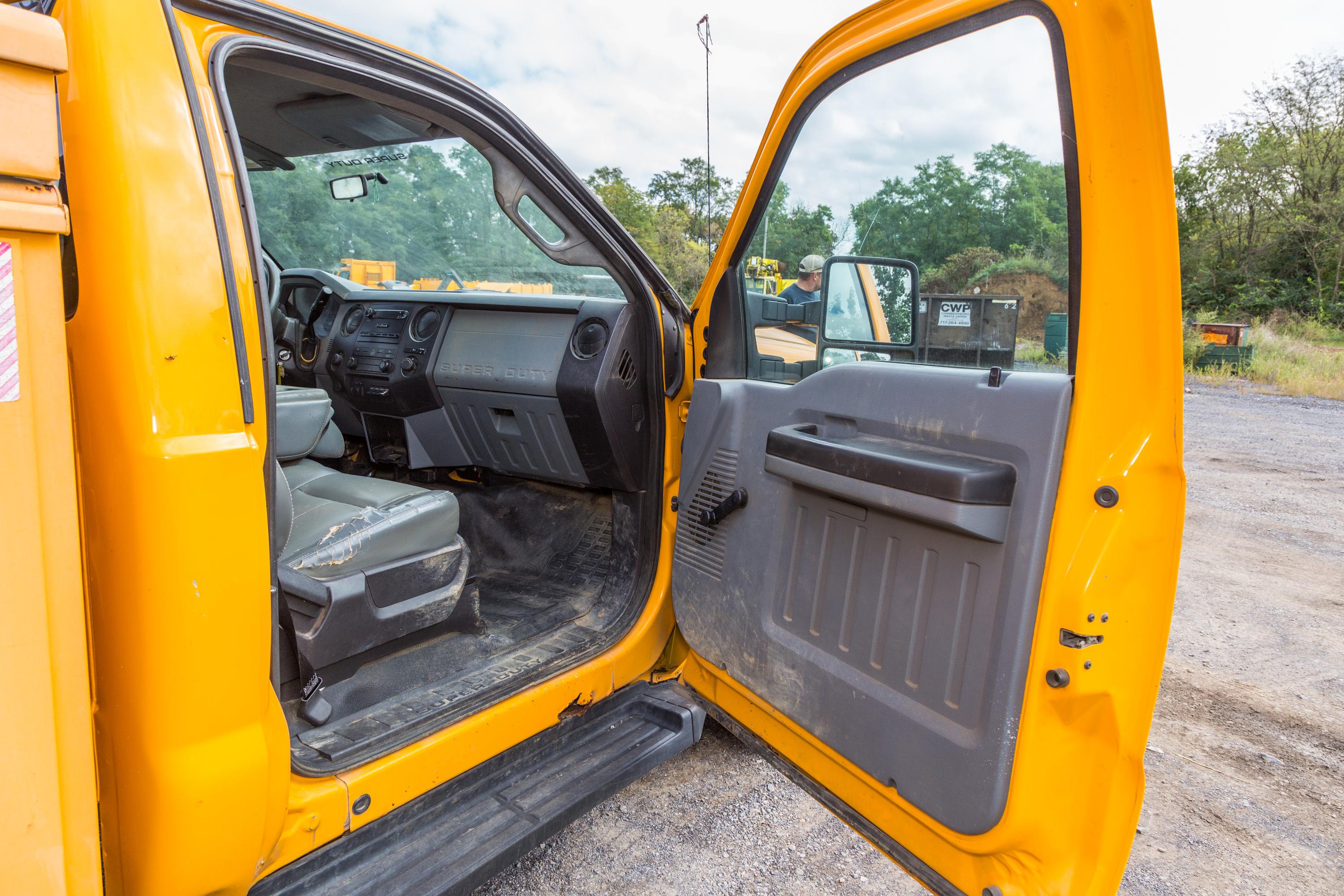 2011 Ford F-350 Super Duty service/utility truck - image 34