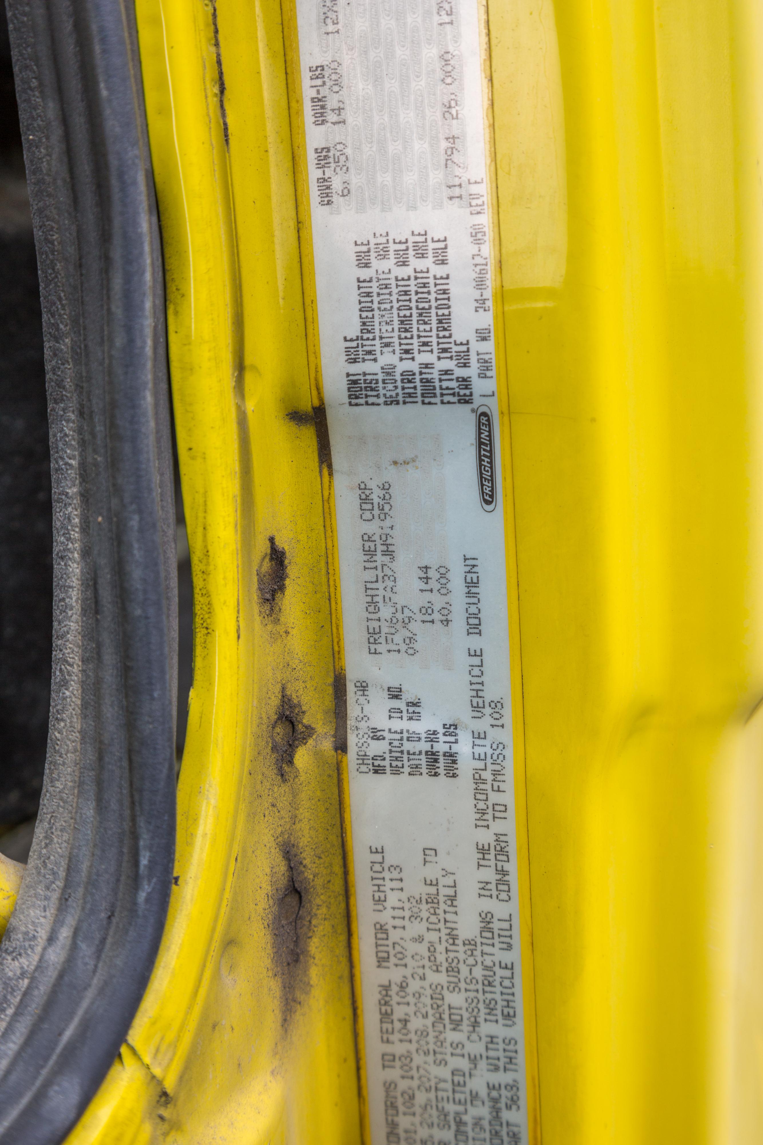1999 Digger Derrick Truck - image 75