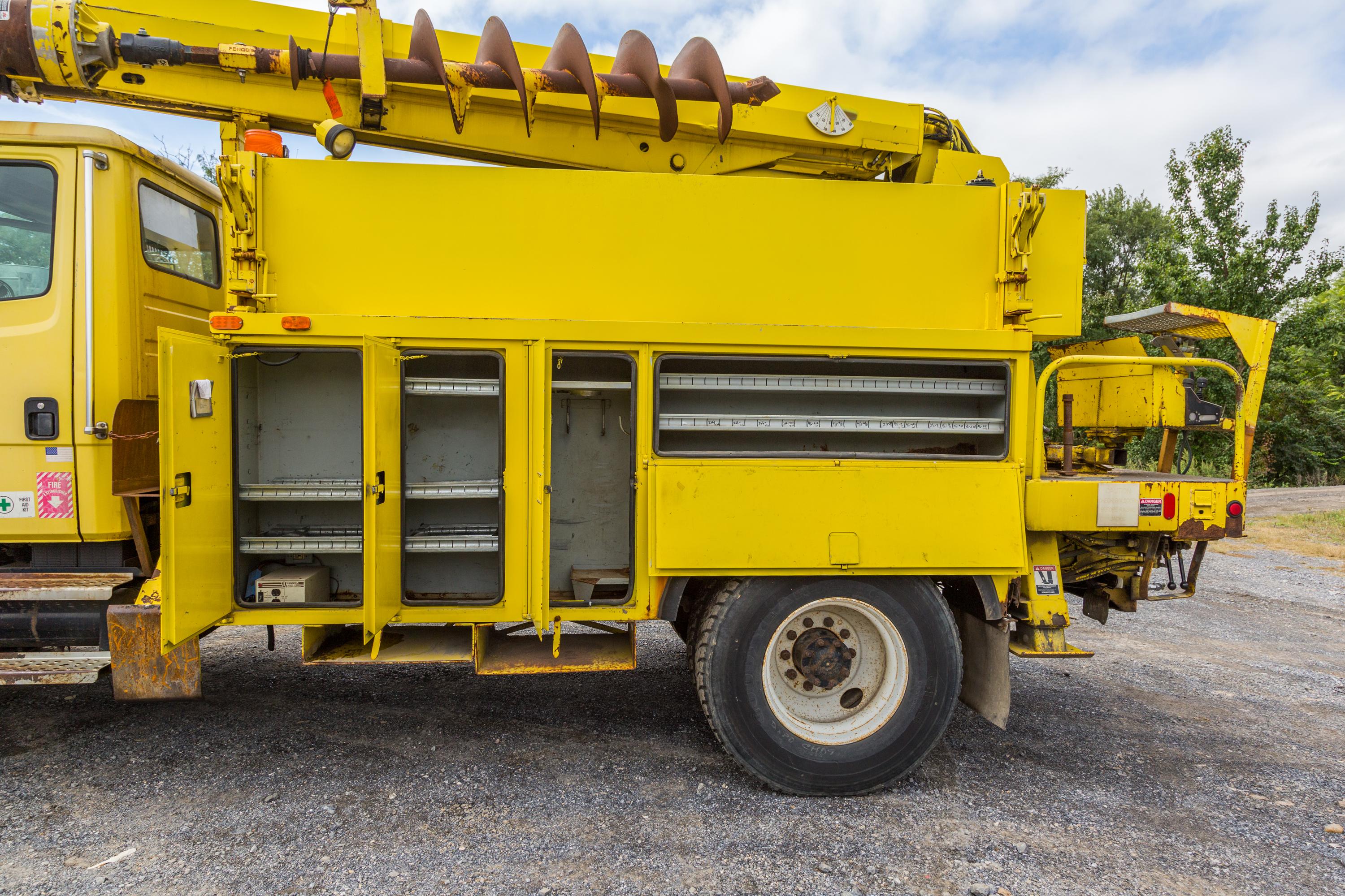 1999 Digger Derrick Truck - image 46