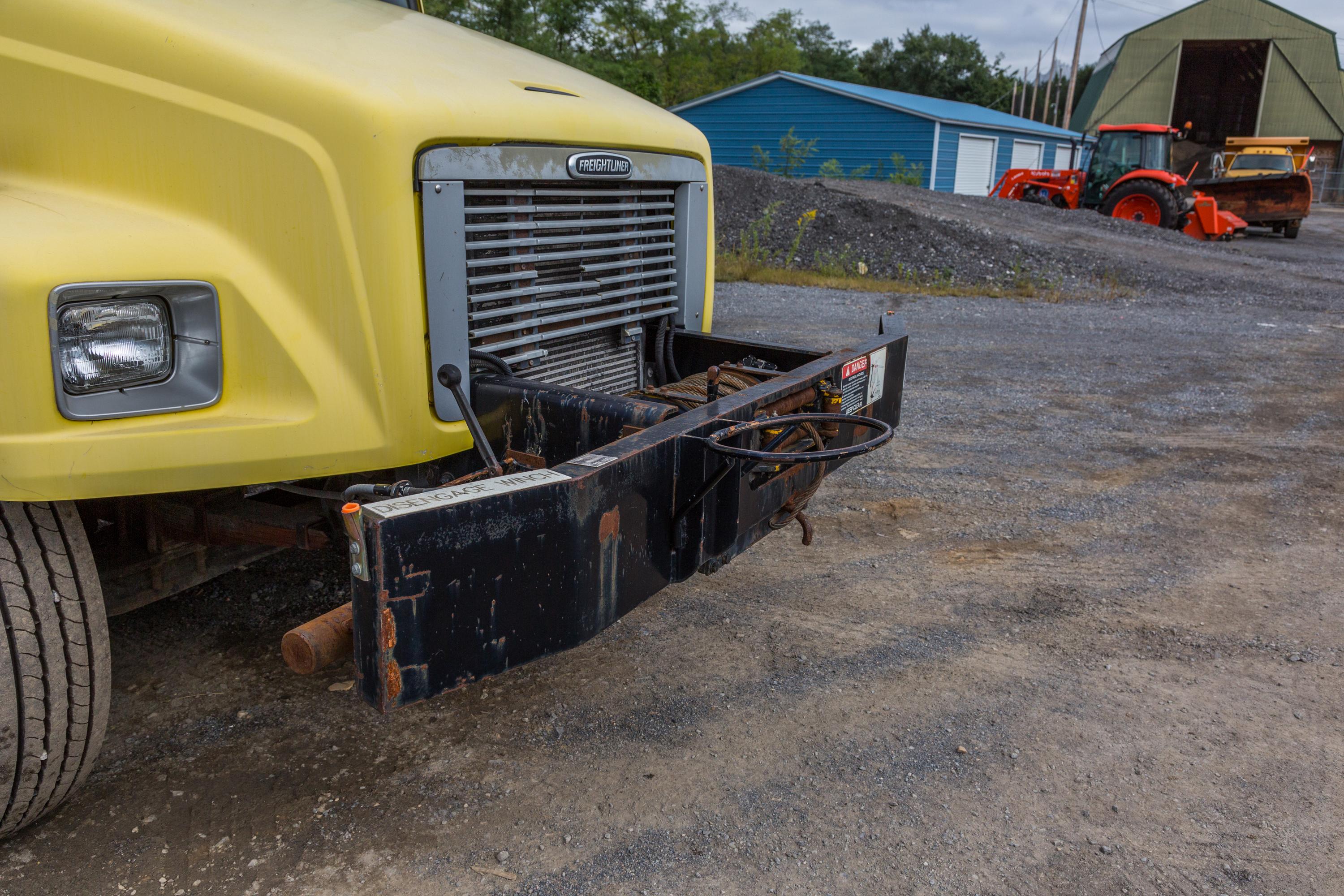 1999 Digger Derrick Truck - image 10