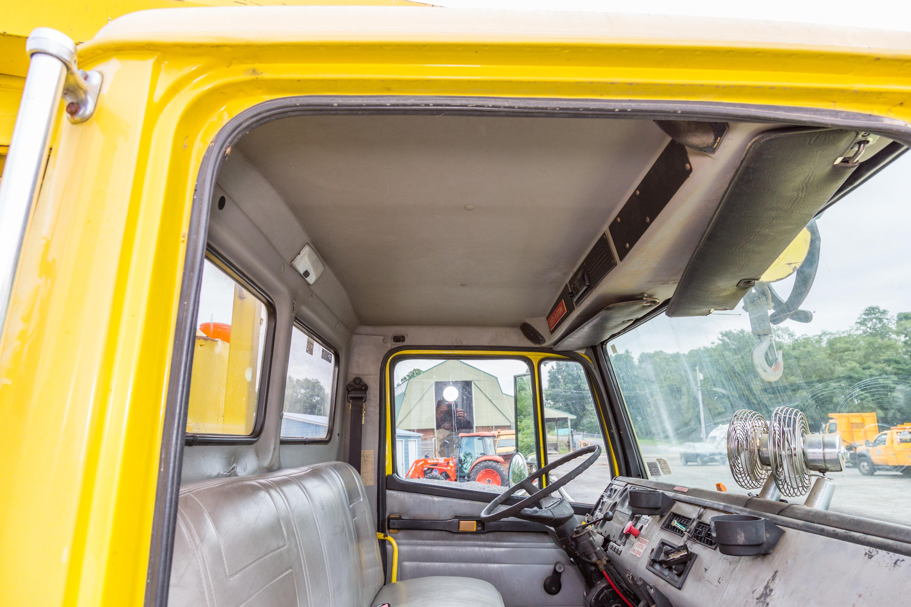 1999 Digger Derrick Truck - image 43