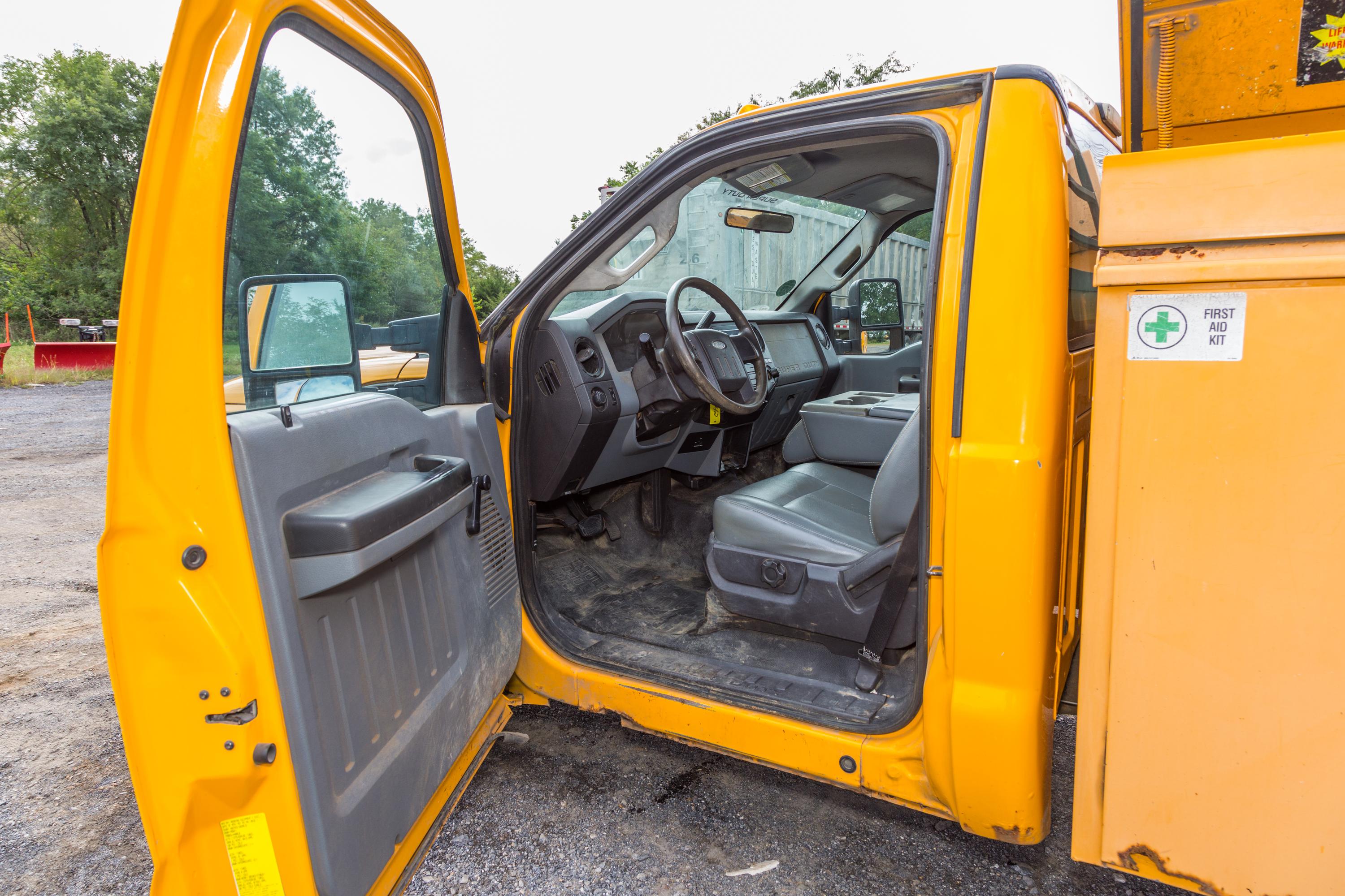2011 Ford F-350 Super Duty service/utility truck - image 28