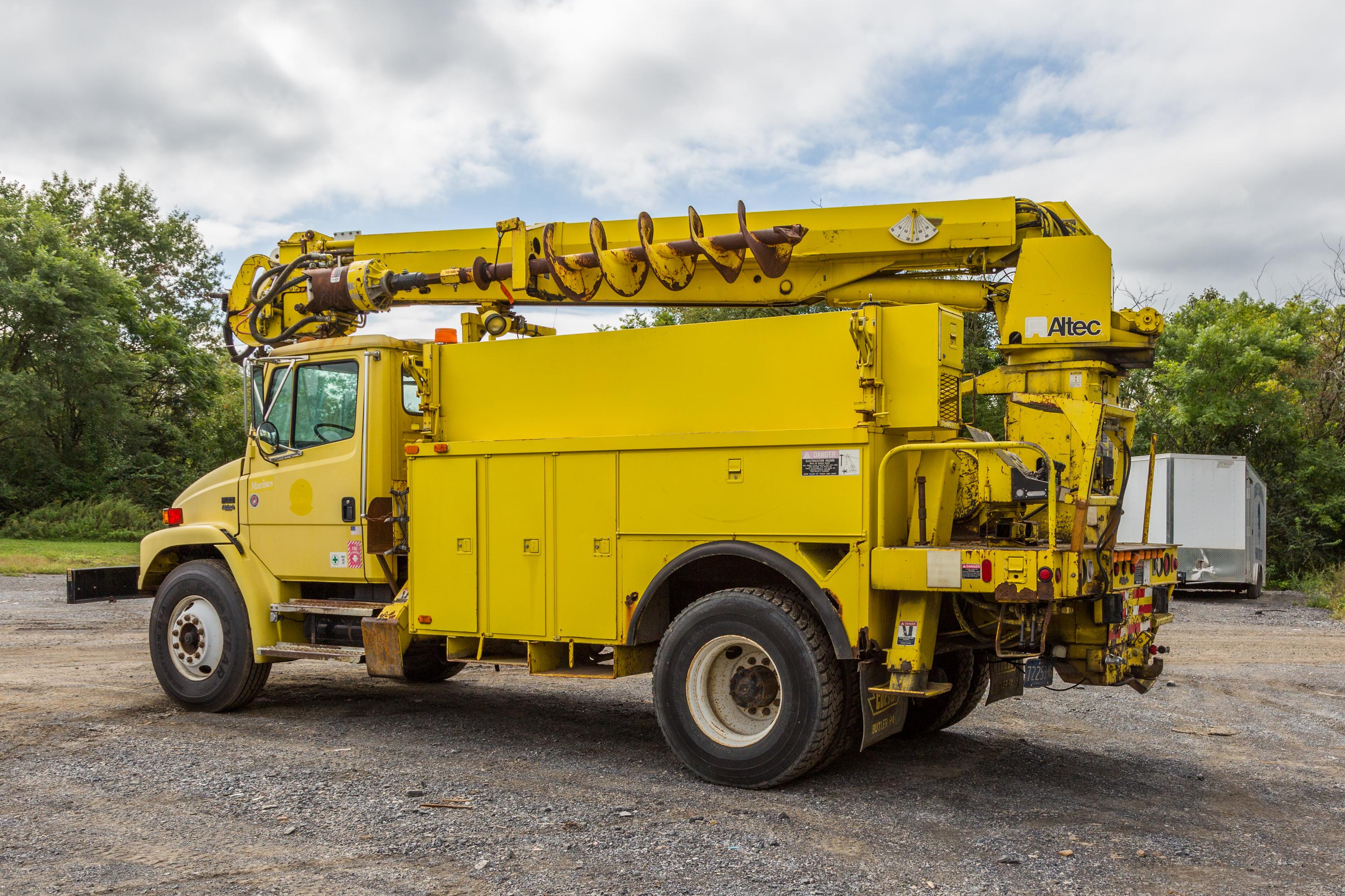 1999 Digger Derrick Truck - image 22