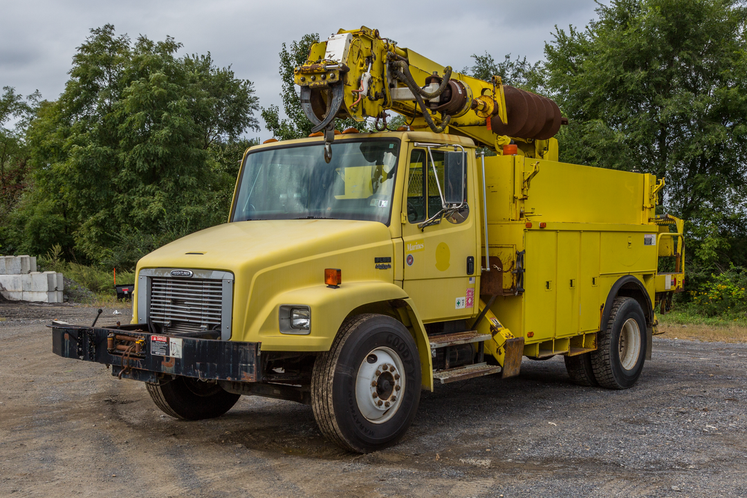 1999 Digger Derrick Truck