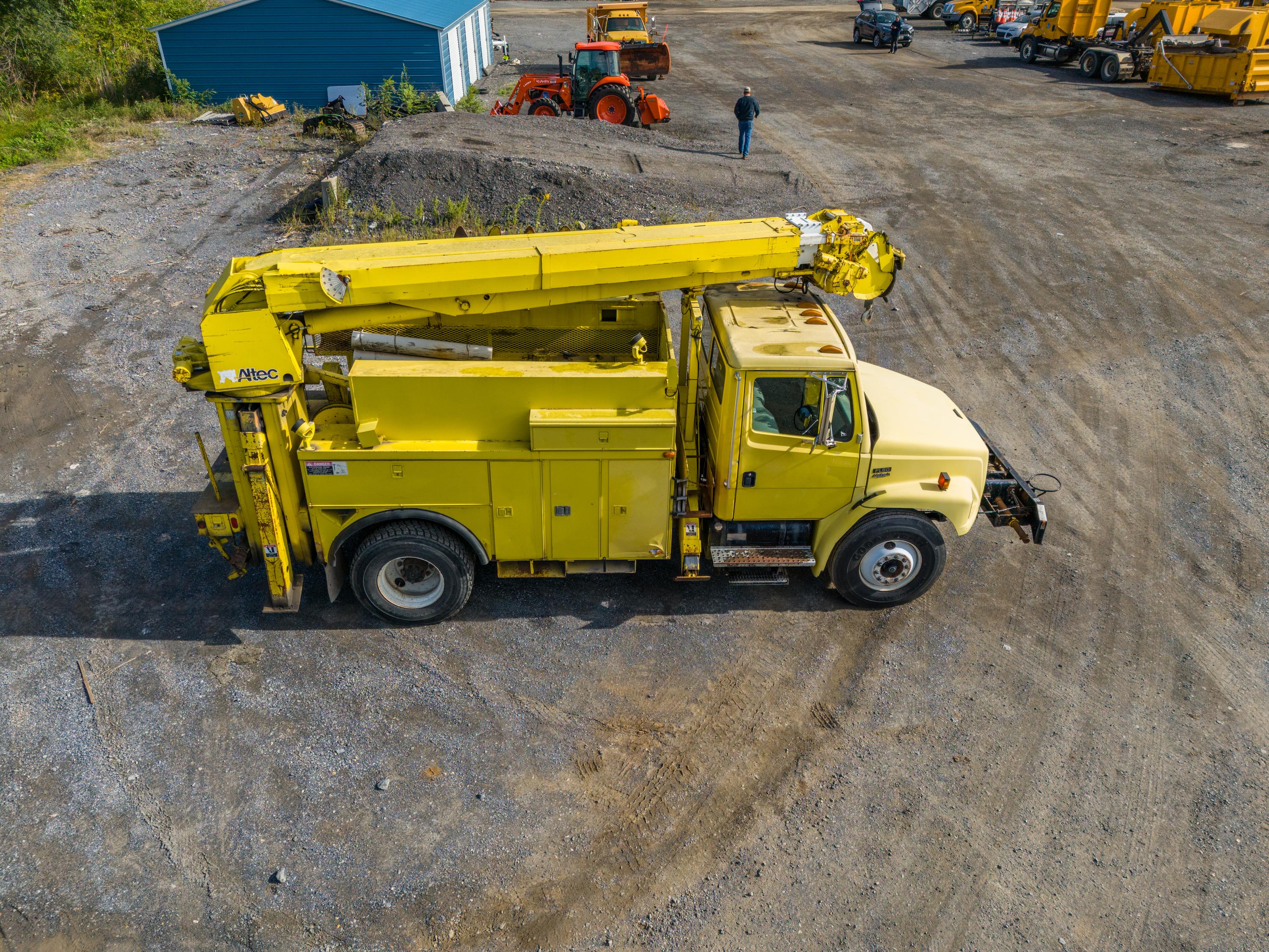 1999 Digger Derrick Truck - image 20