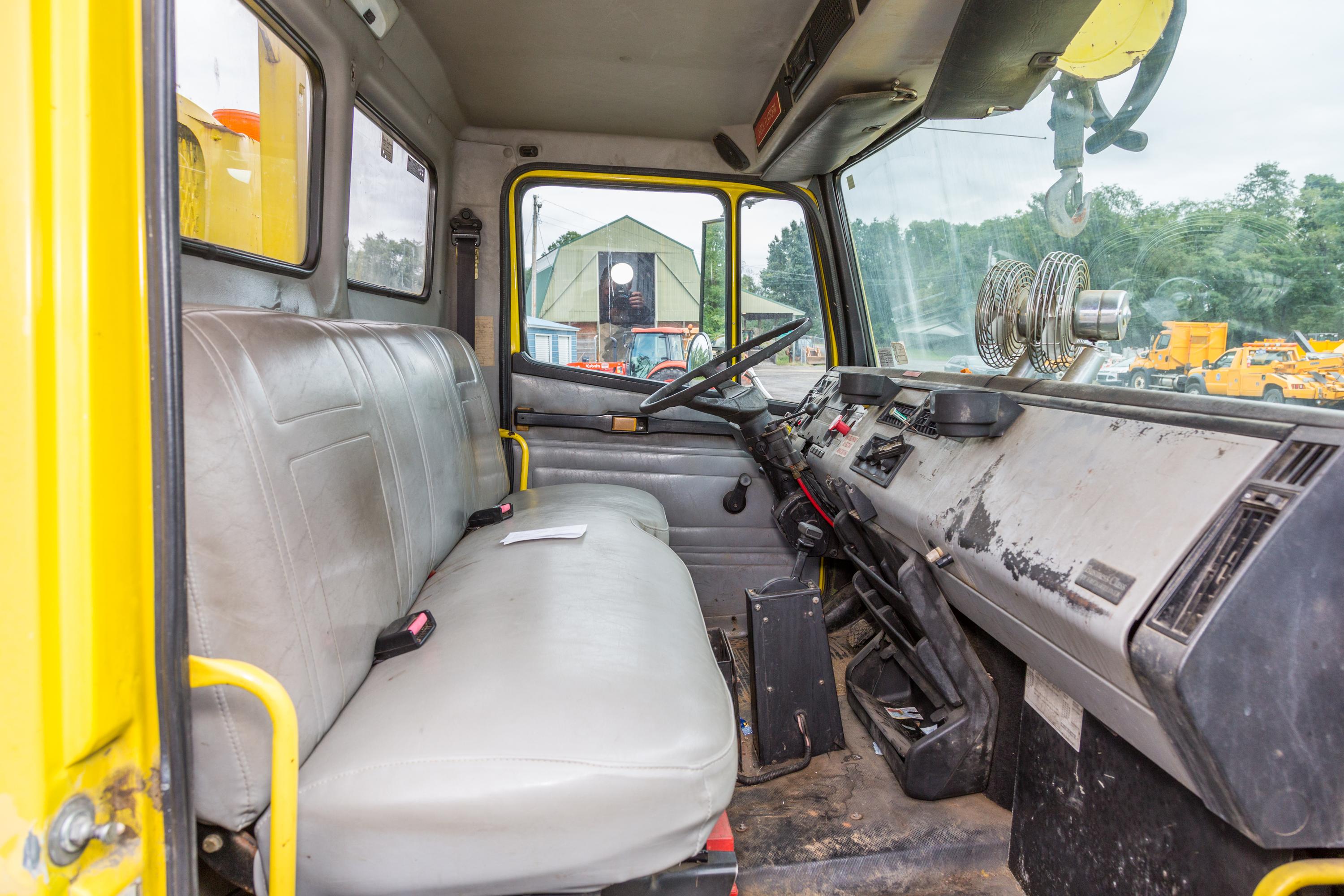 1999 Digger Derrick Truck - image 40