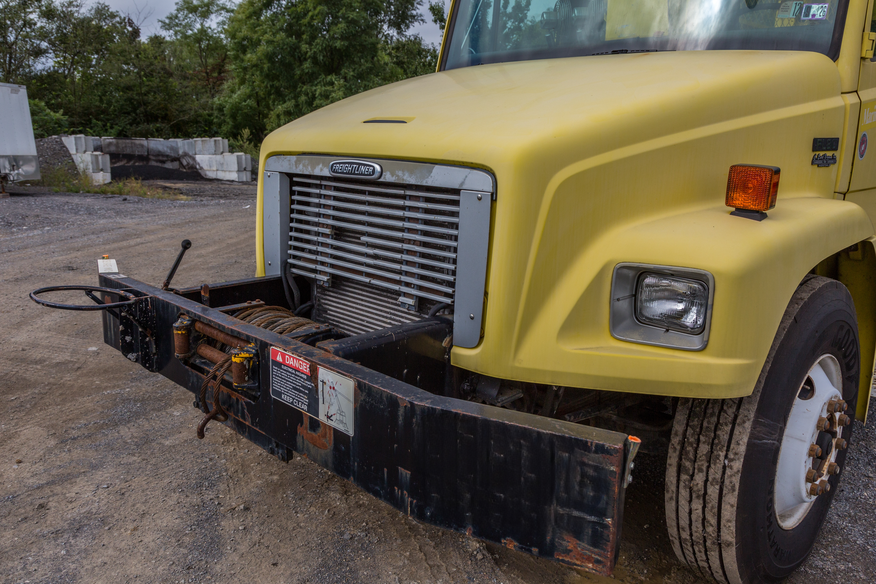 1999 Digger Derrick Truck - image 3