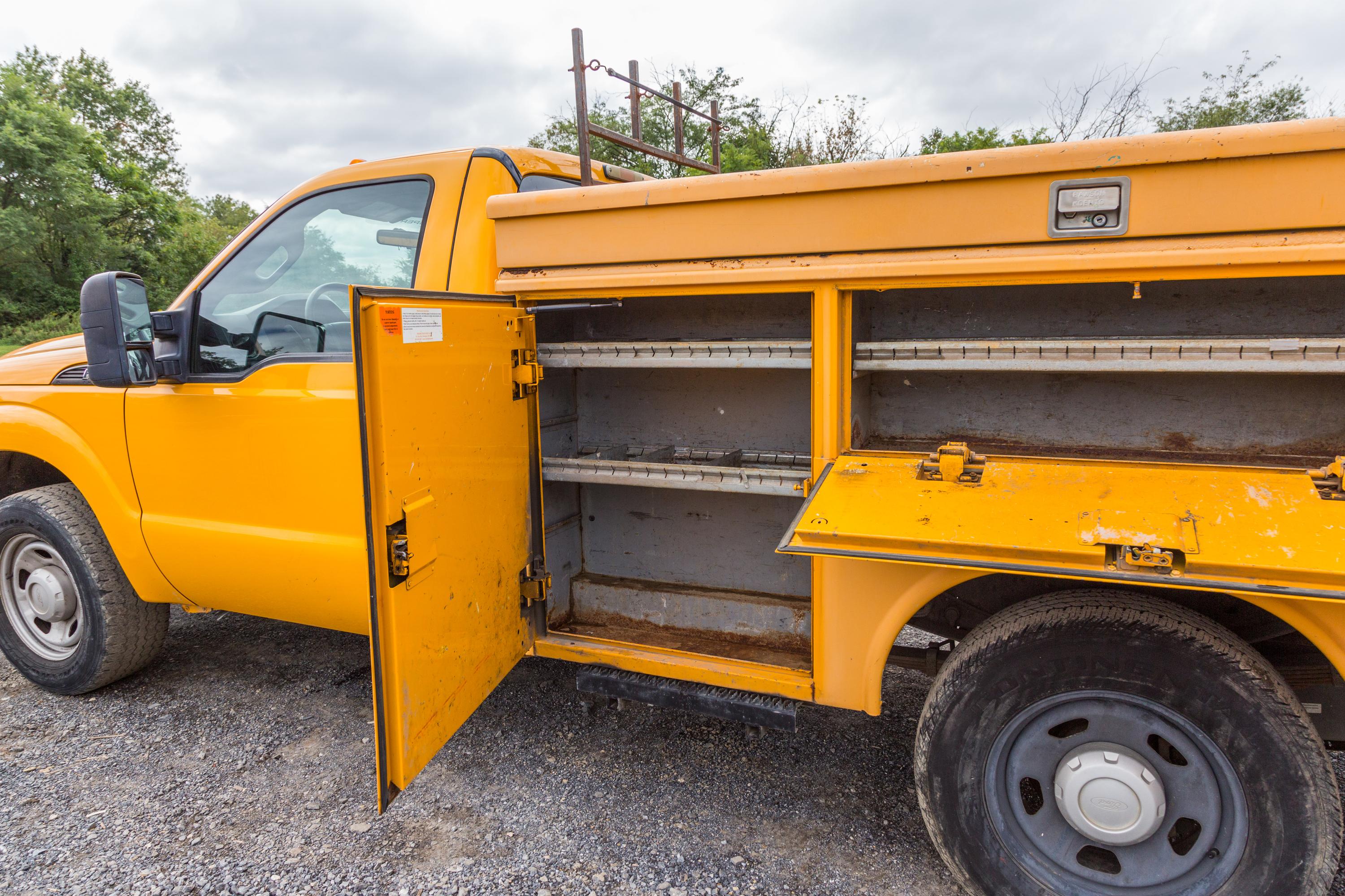 2011 Ford F-350 Super Duty service/utility truck - image 17