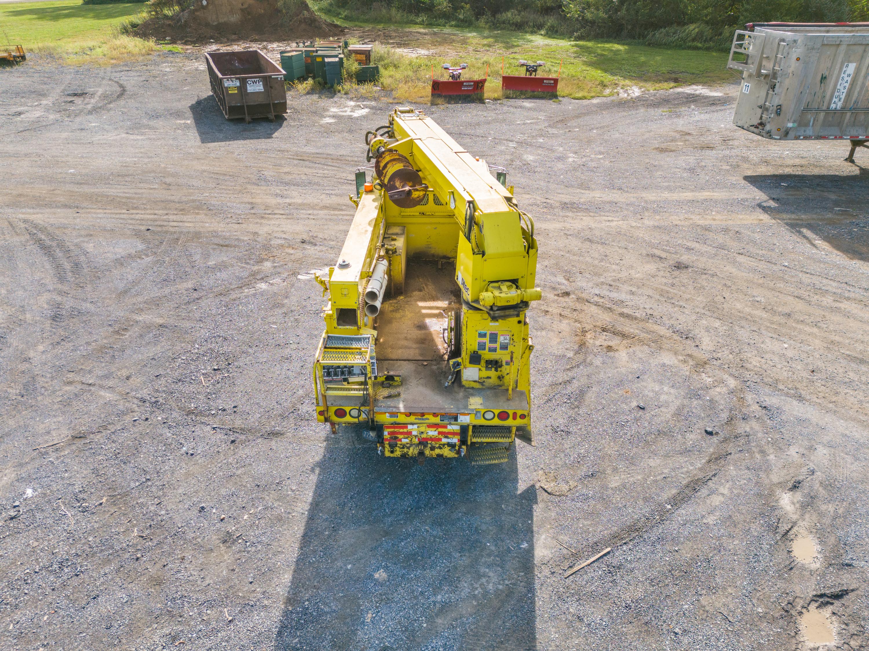 1999 Digger Derrick Truck - image 31