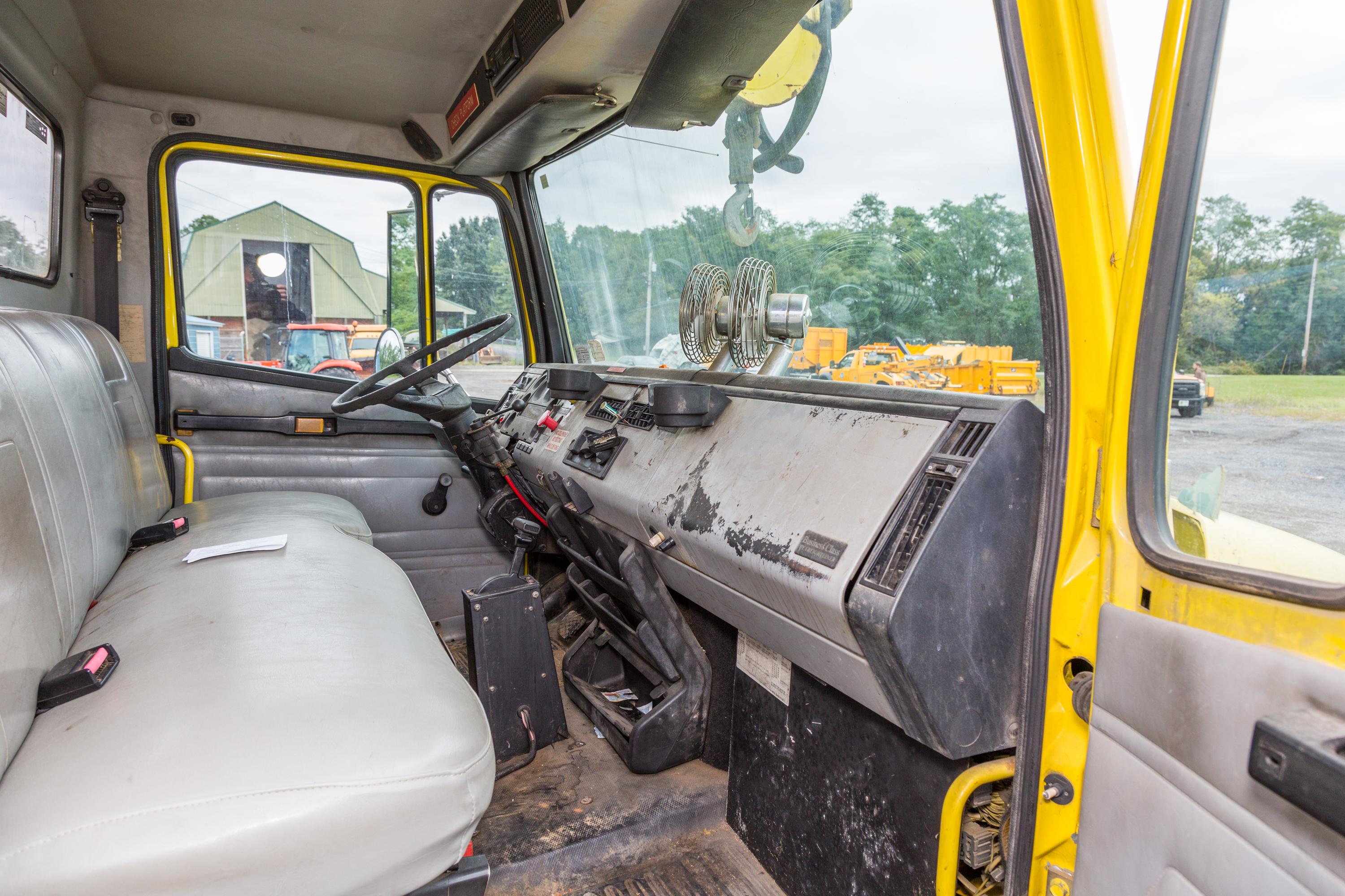 1999 Digger Derrick Truck - image 41