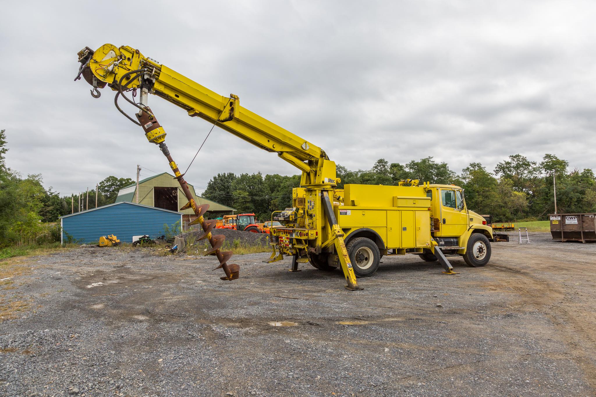 1999 Digger Derrick Truck - image 5