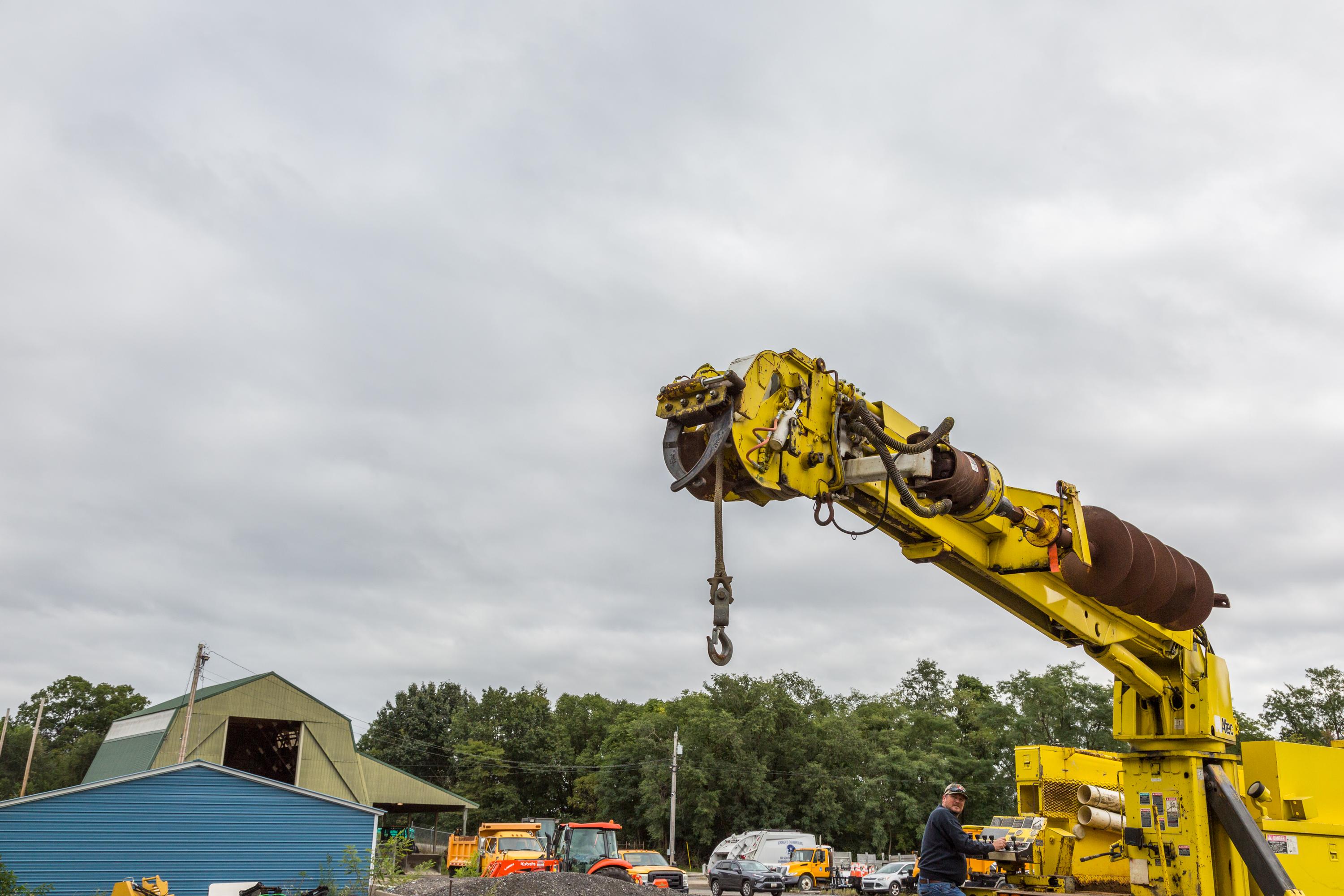 1999 Digger Derrick Truck - image 26