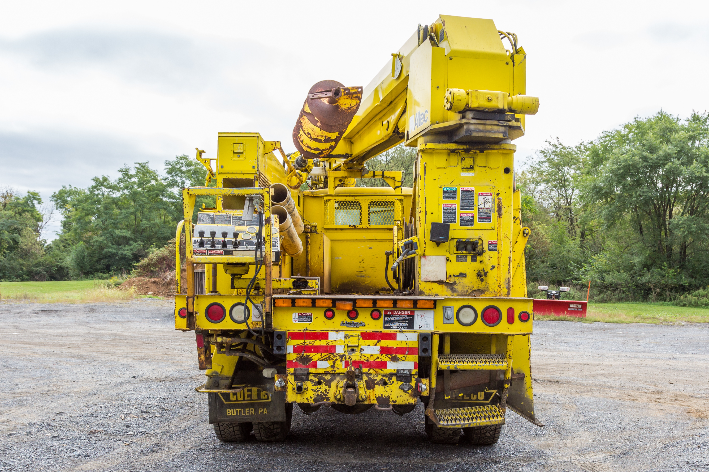 1999 Digger Derrick Truck - image 29