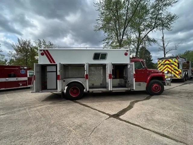 1988 International Heavy Rescue - image 9