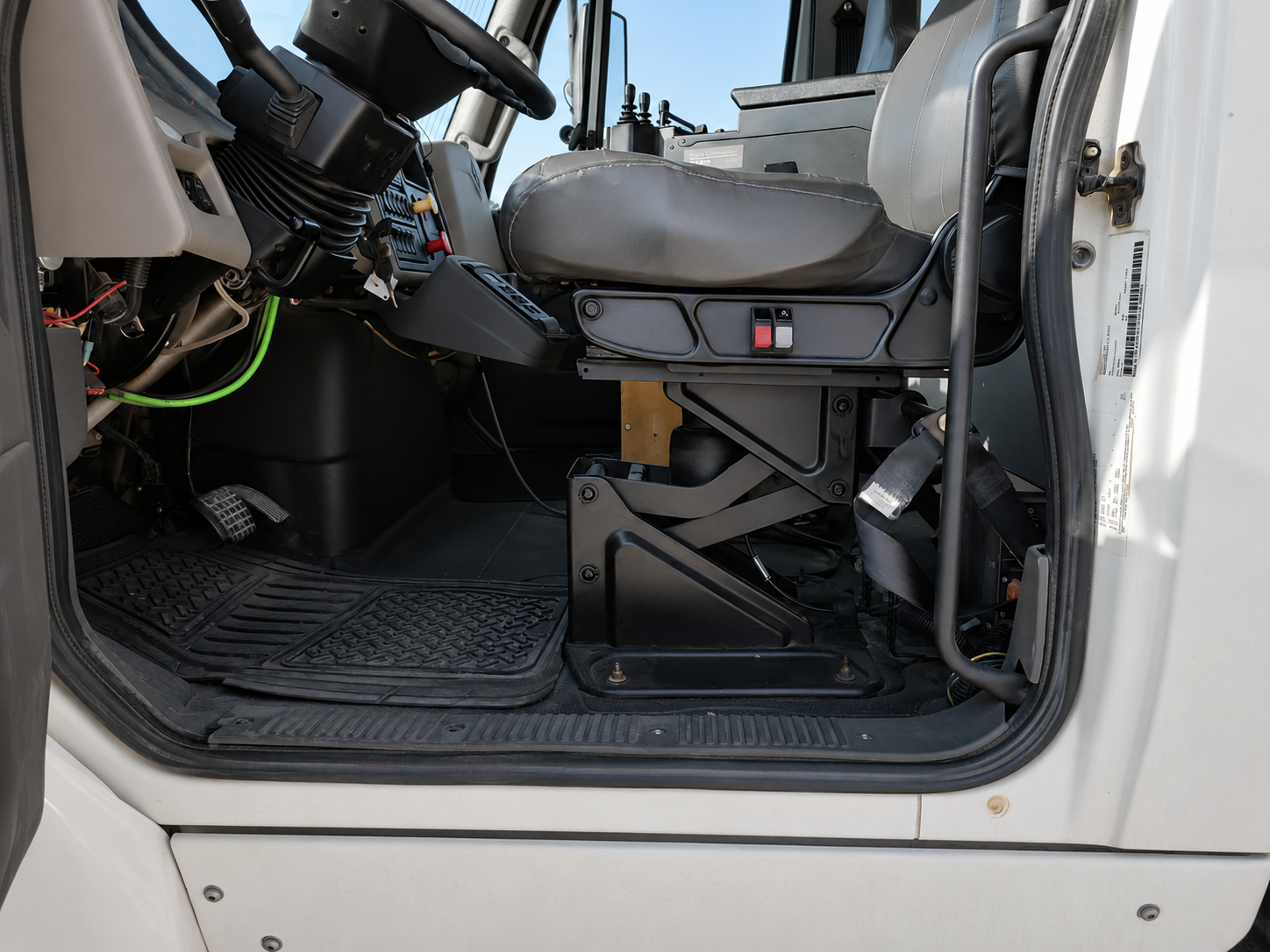 2013 International WorkStar 7500 Dump Truck - image 8