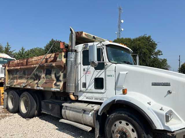 2002 Kenworth T800 with Phalen Trailer