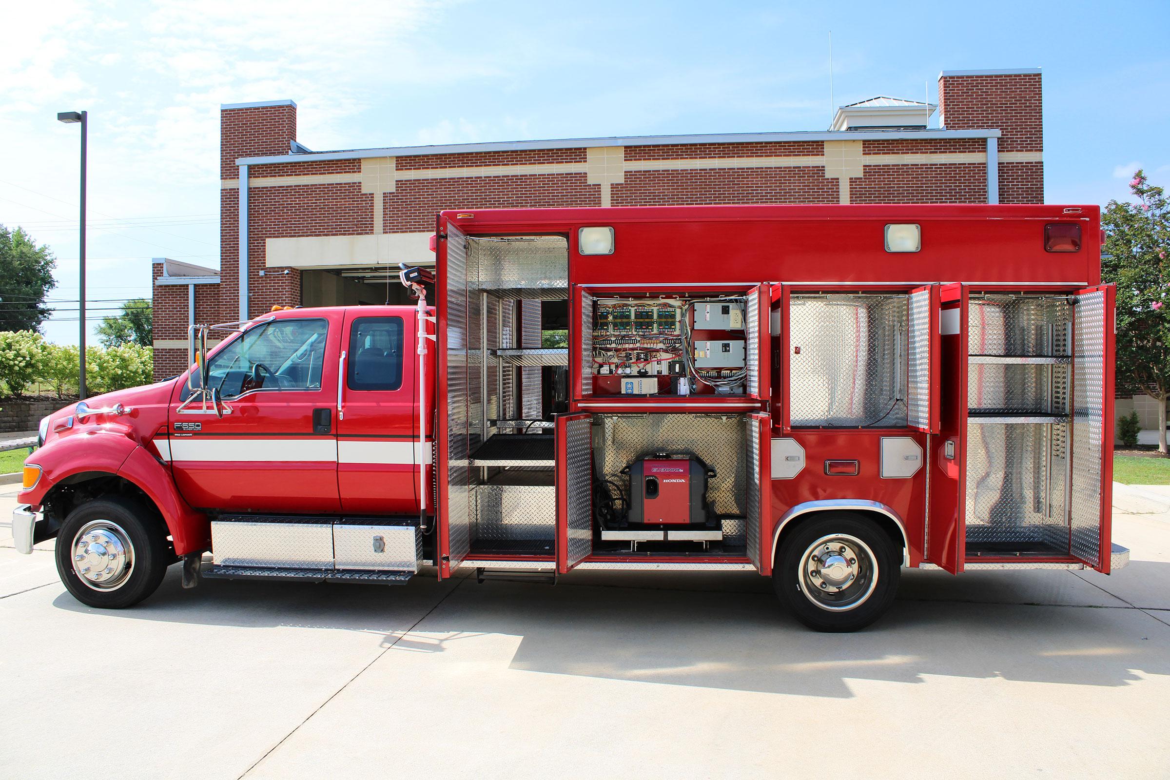 2005 Taylor Made Ford Light Rescue - image 7