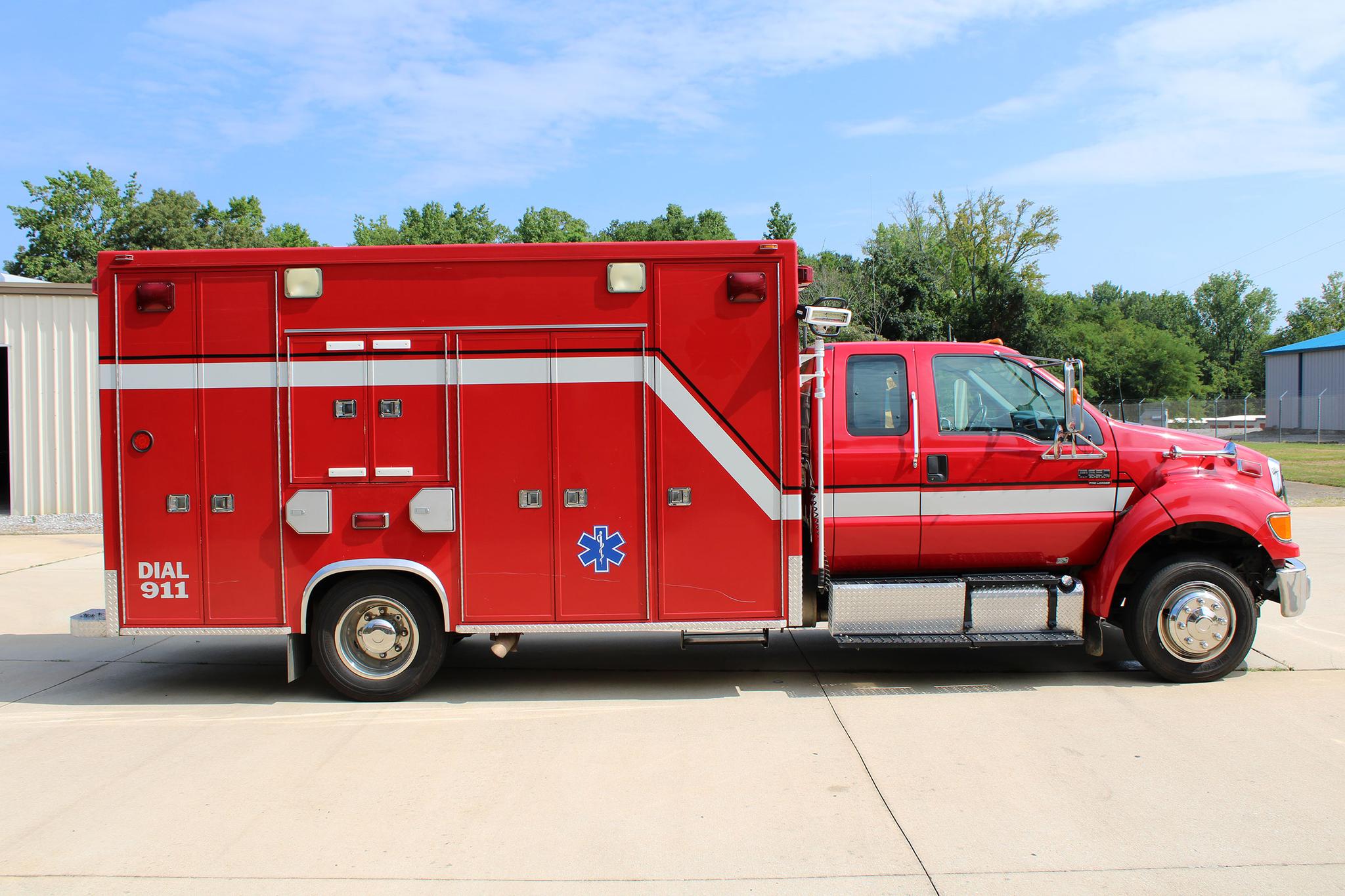 2005 Taylor Made Ford Light Rescue - image 4