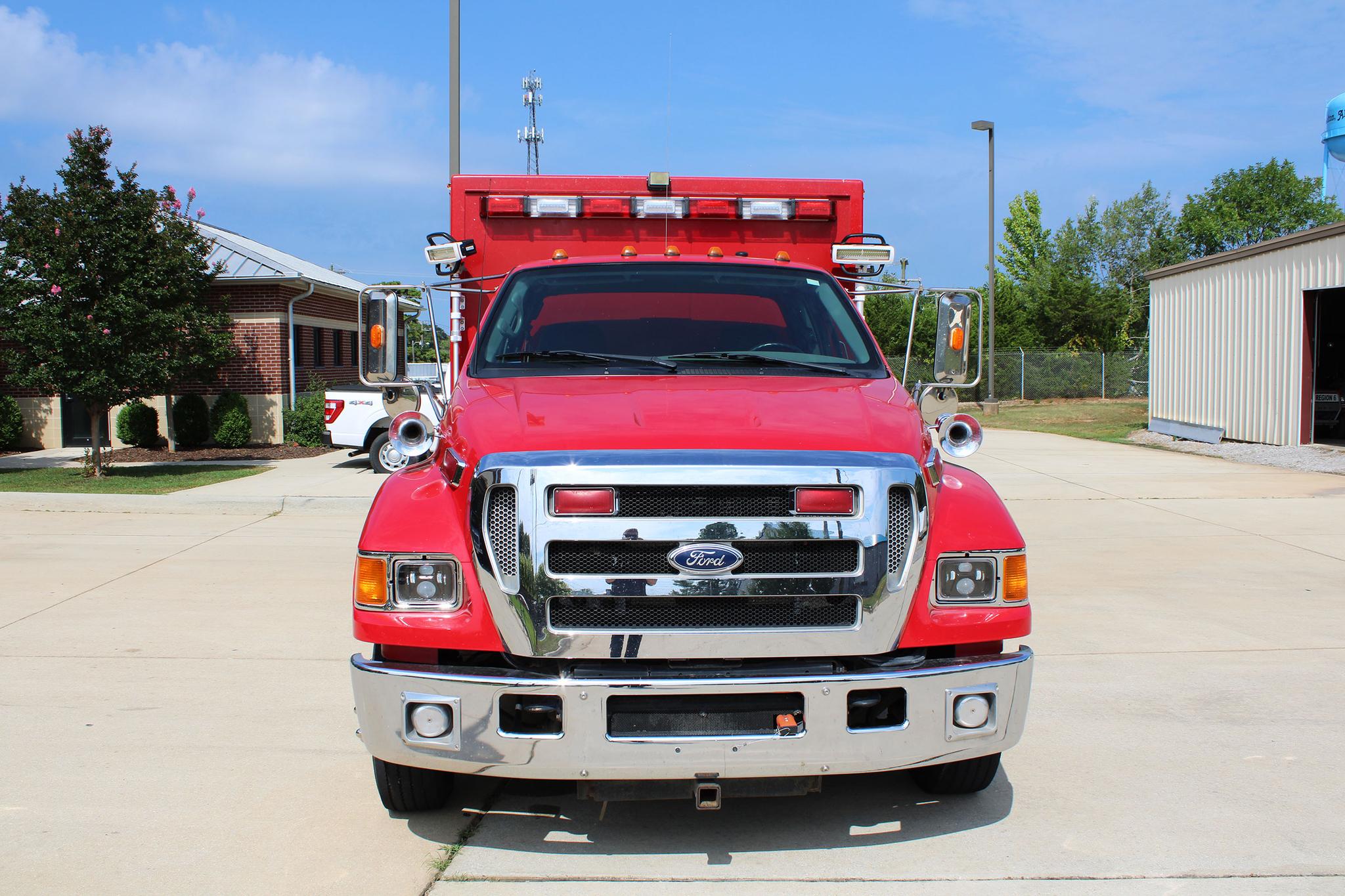2005 Taylor Made Ford Light Rescue - image 2