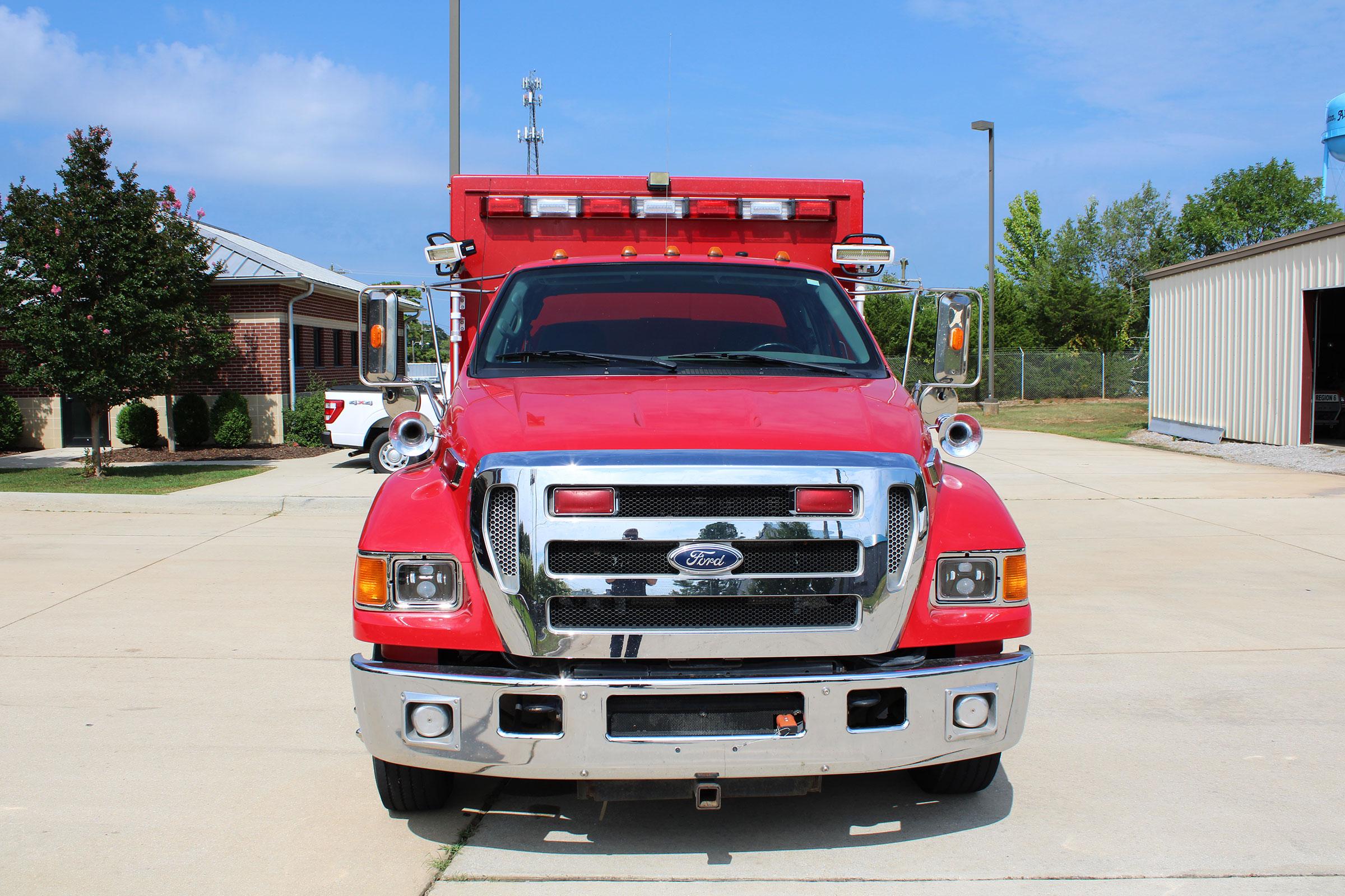 2005 Taylor Made Ford Light Rescue - image 2