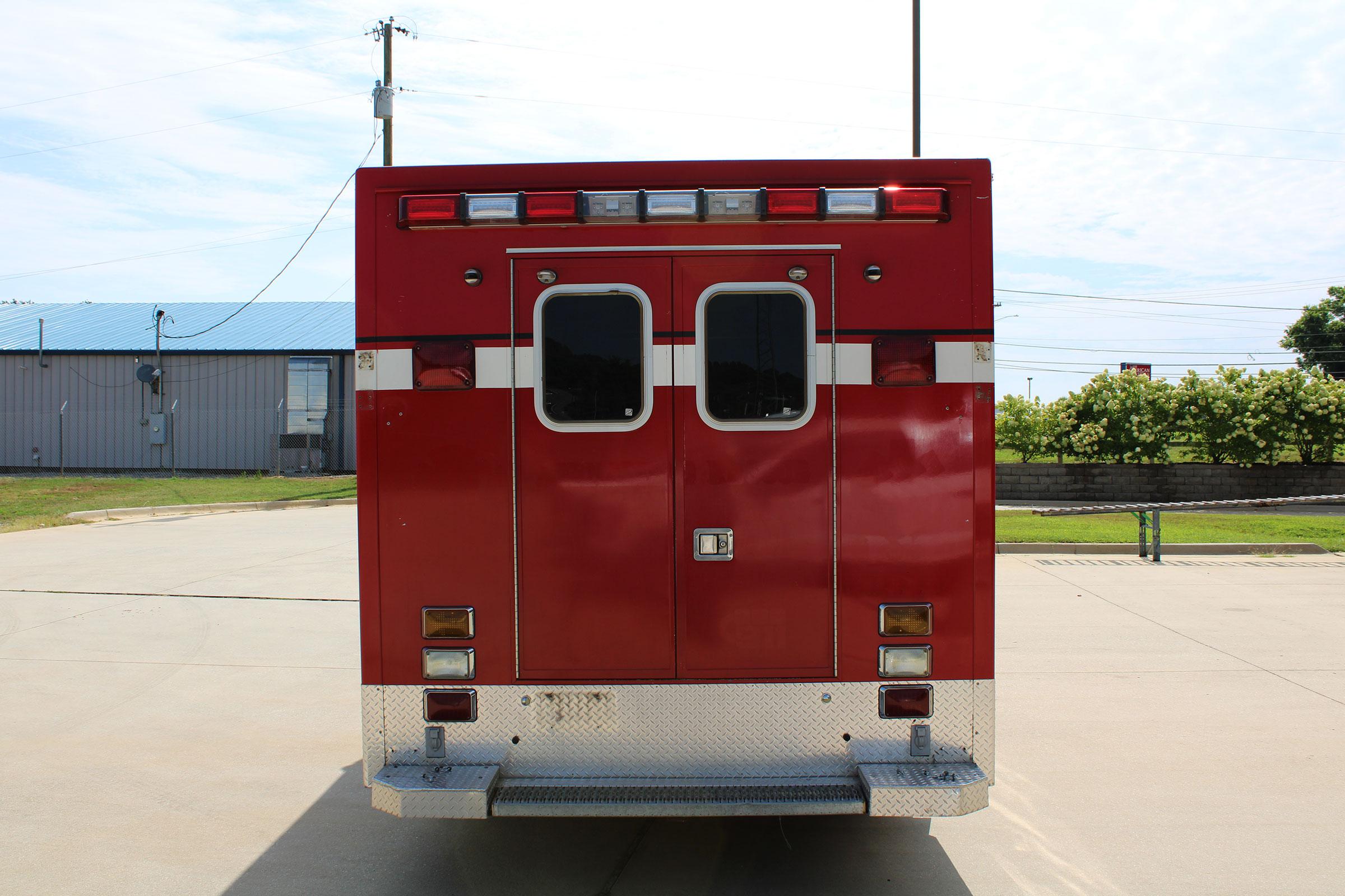 2005 Taylor Made Ford Light Rescue - image 6