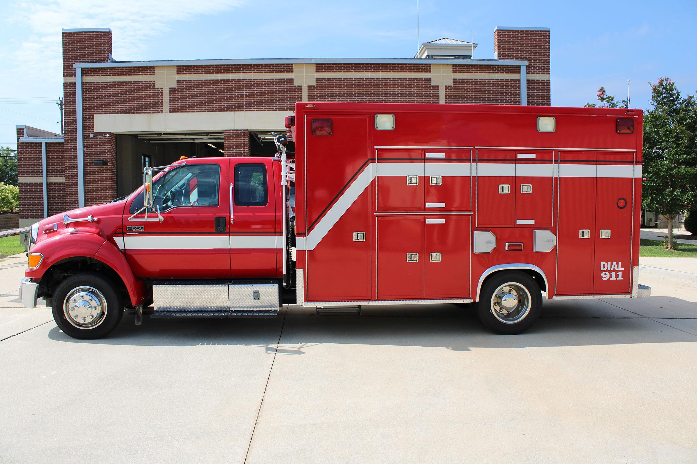 2005 Taylor Made Ford Light Rescue - image 3