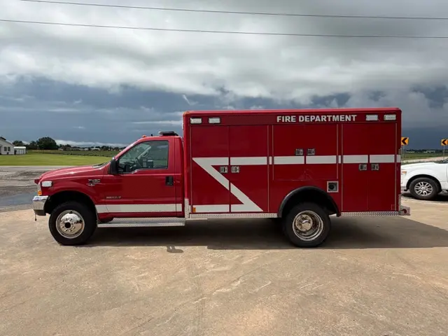 2000 Ford F450 4x4 Light Rescue - image 22